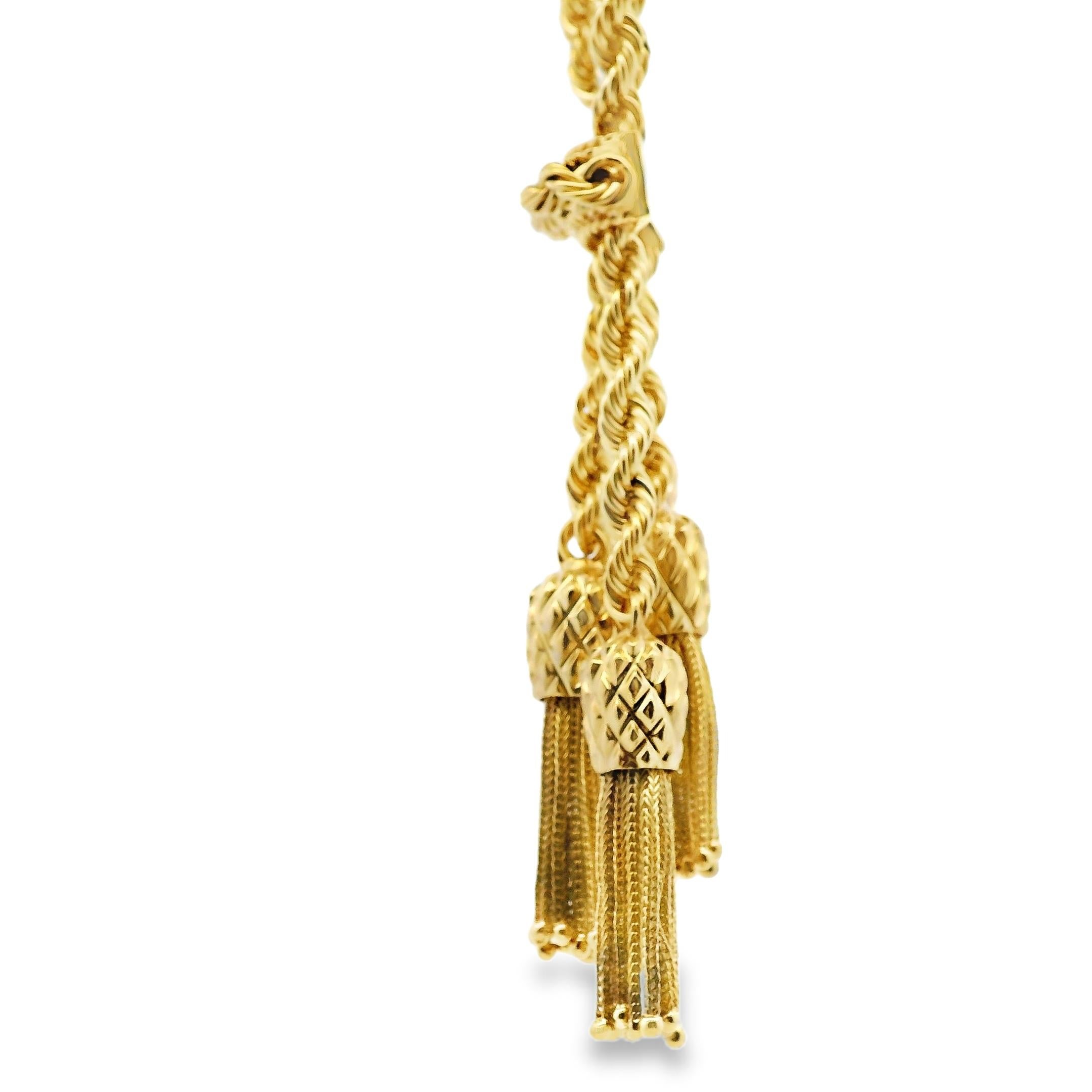 Collana a due strati in oro giallo 14k con catena a corda da 2 mm e nappine

Questa splendida collana d'oro vintage a due strati con catene e nappe è in ottime condizioni ed è pronta per essere spedita!

Stile della collana: Collana a corda A