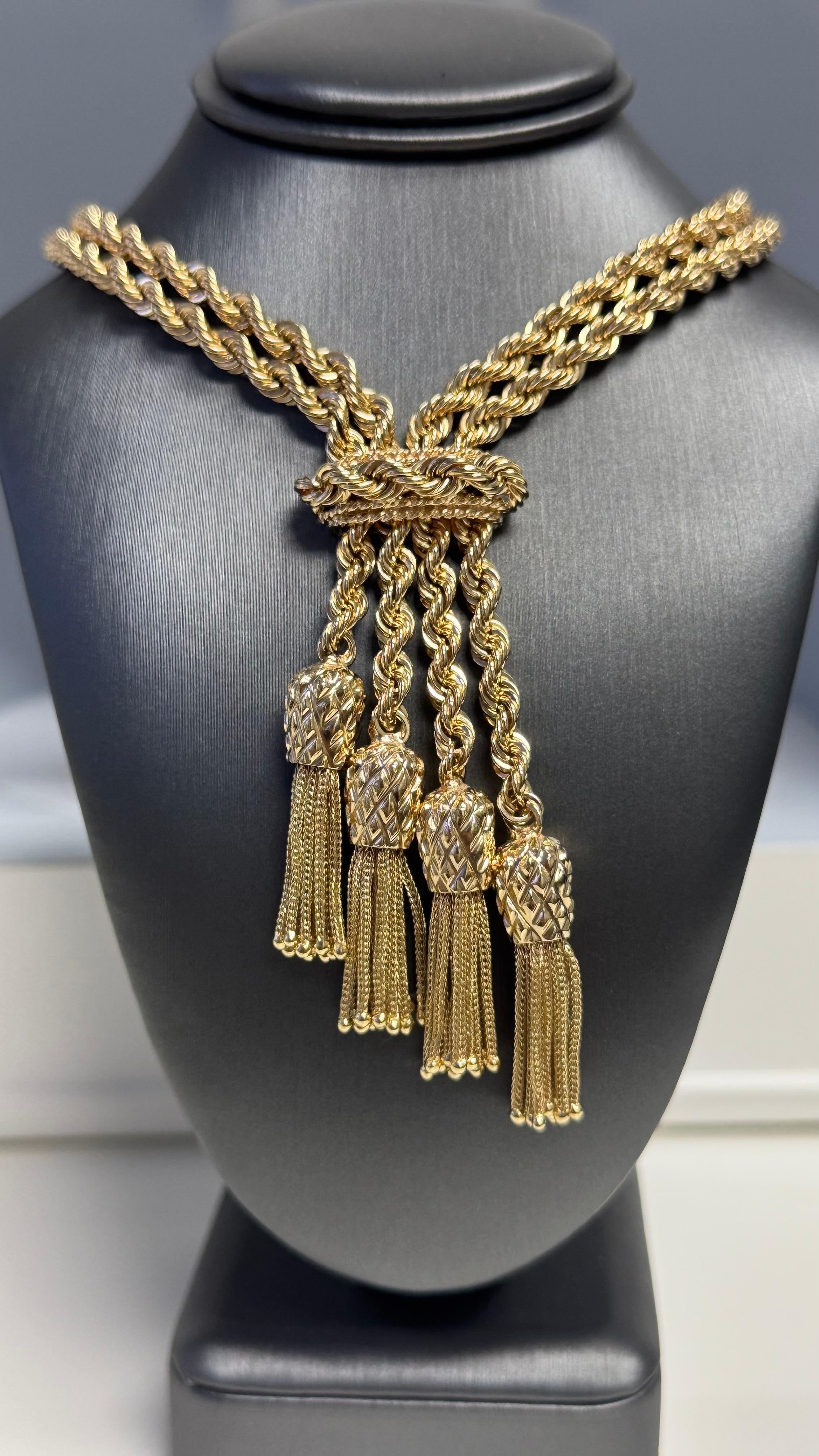 Collana a due strati in oro giallo 14k con catena a corda da 2 mm e nappine In condizioni ottime in vendita a Boca Raton, FL