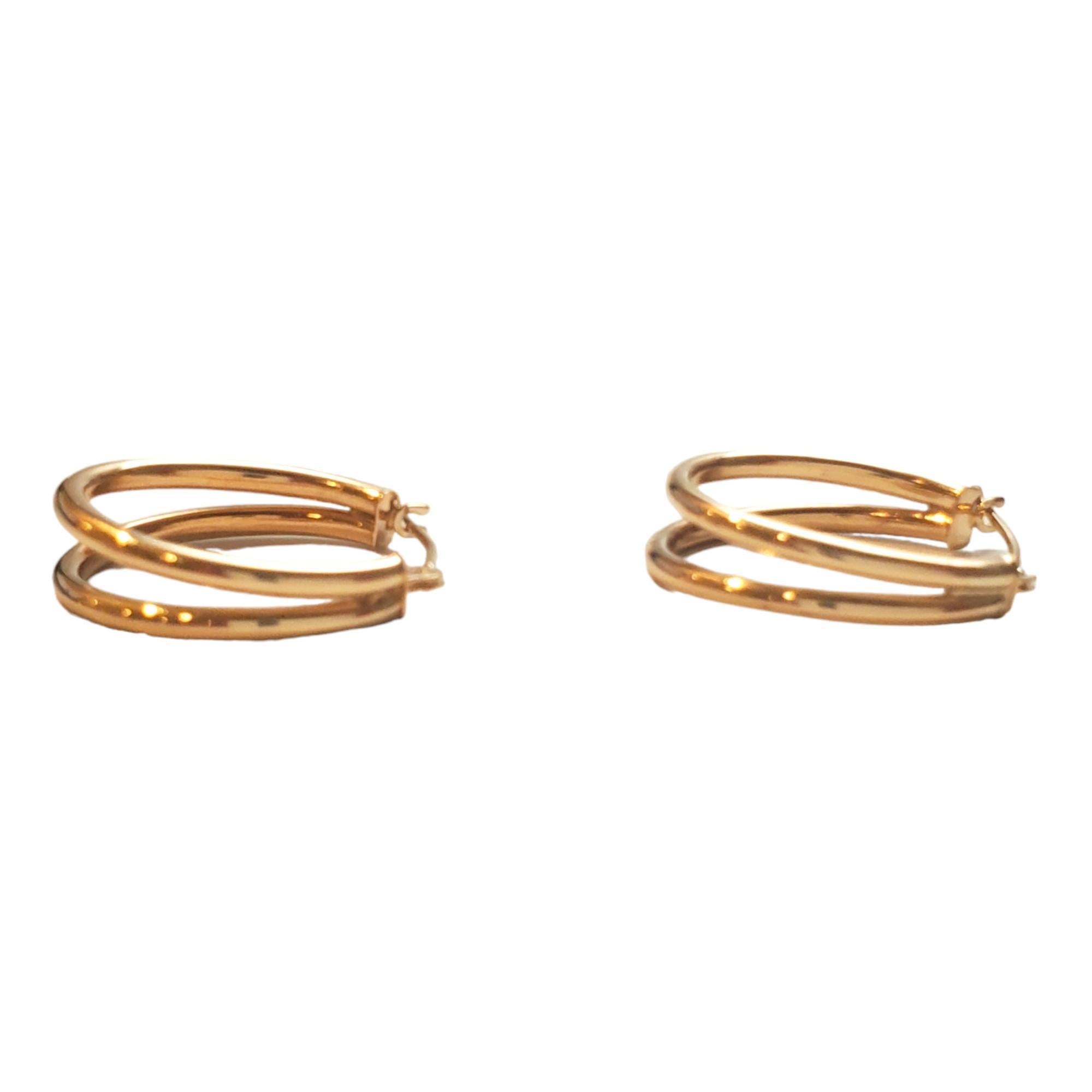 Anneaux à deux brins en or jaune 14K

Rehaussez votre style avec nos superbes anneaux à deux brins en or jaune 14 carats, où le design épuré rencontre l'élégance intemporelle.

Poinçon : 14K 

Poids : 1,0 g/ 0,7 dwt.

Épaisseur : 1.7 mm

Diamètre :