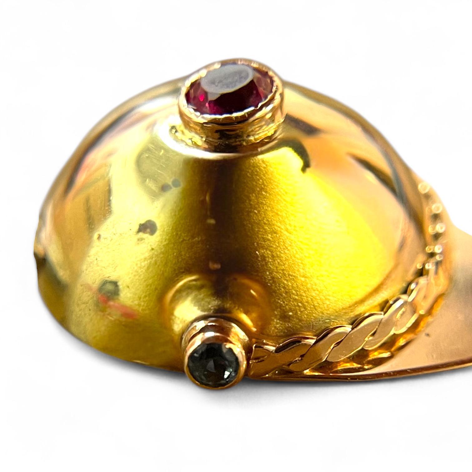 Moderno Charm per berretto da baseball in oro giallo 14K a due toni con pietre preziose in vendita