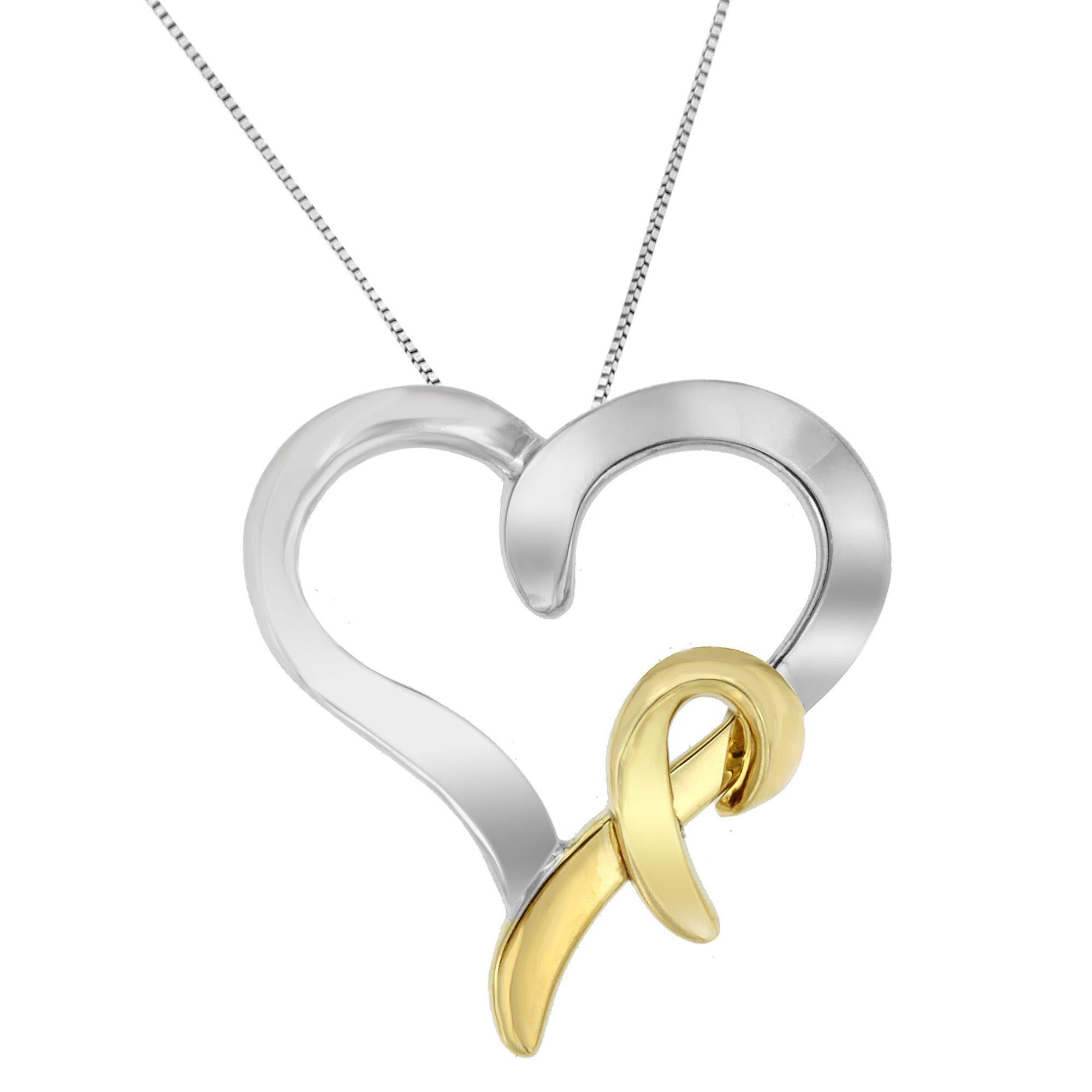 Cosa c'è di meglio di questo ciondolo a forma di cuore bicolore per la donna della tua vita? Abbagliante ed elegante, questo ciondolo alla moda è realizzato in argento sterling e oro giallo 14 carati. Pende dalla catena abbinata di 18 pollici e