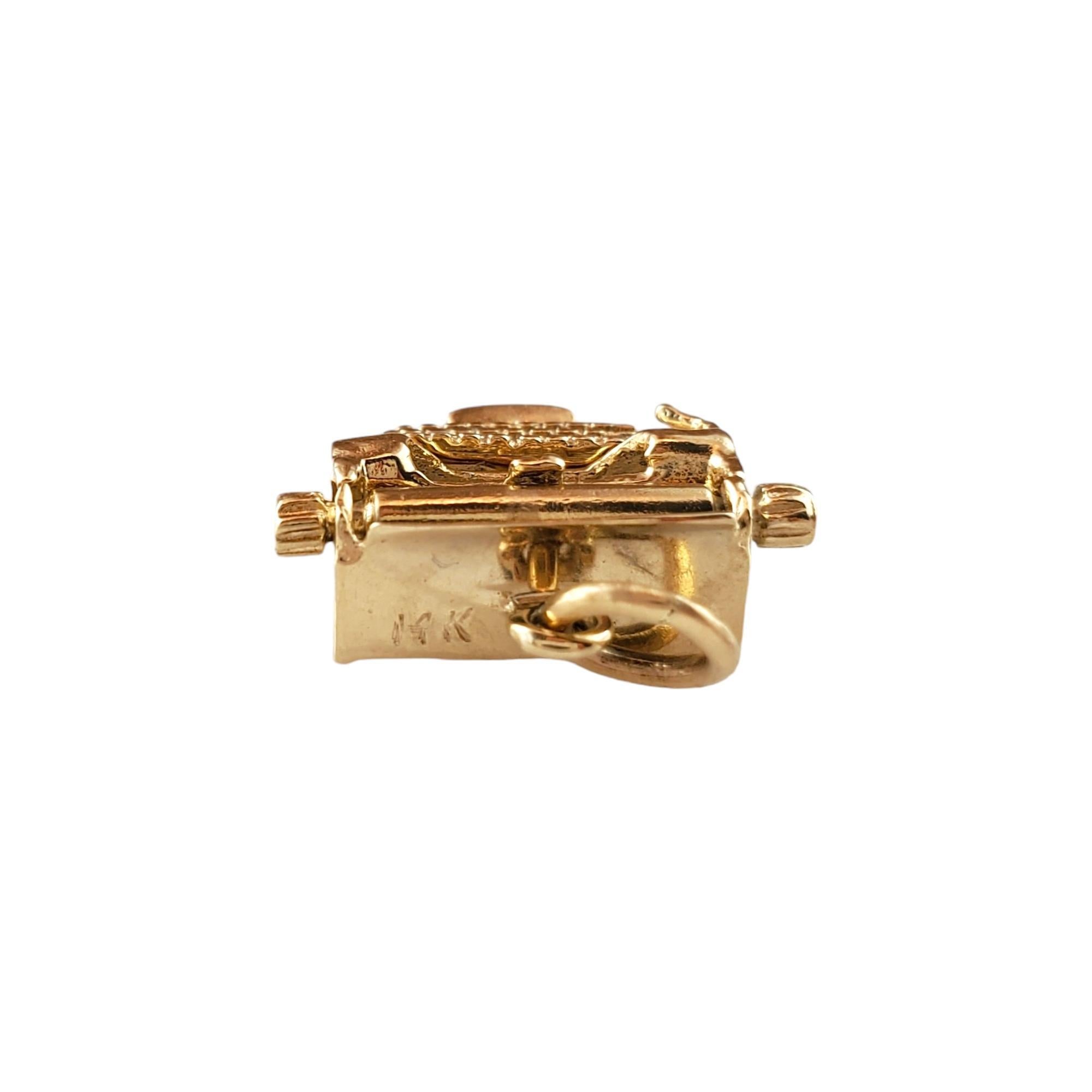 14K Yellow Gold Typewriter Charm #16286 In Good Condition For Sale In Washington Depot, CT