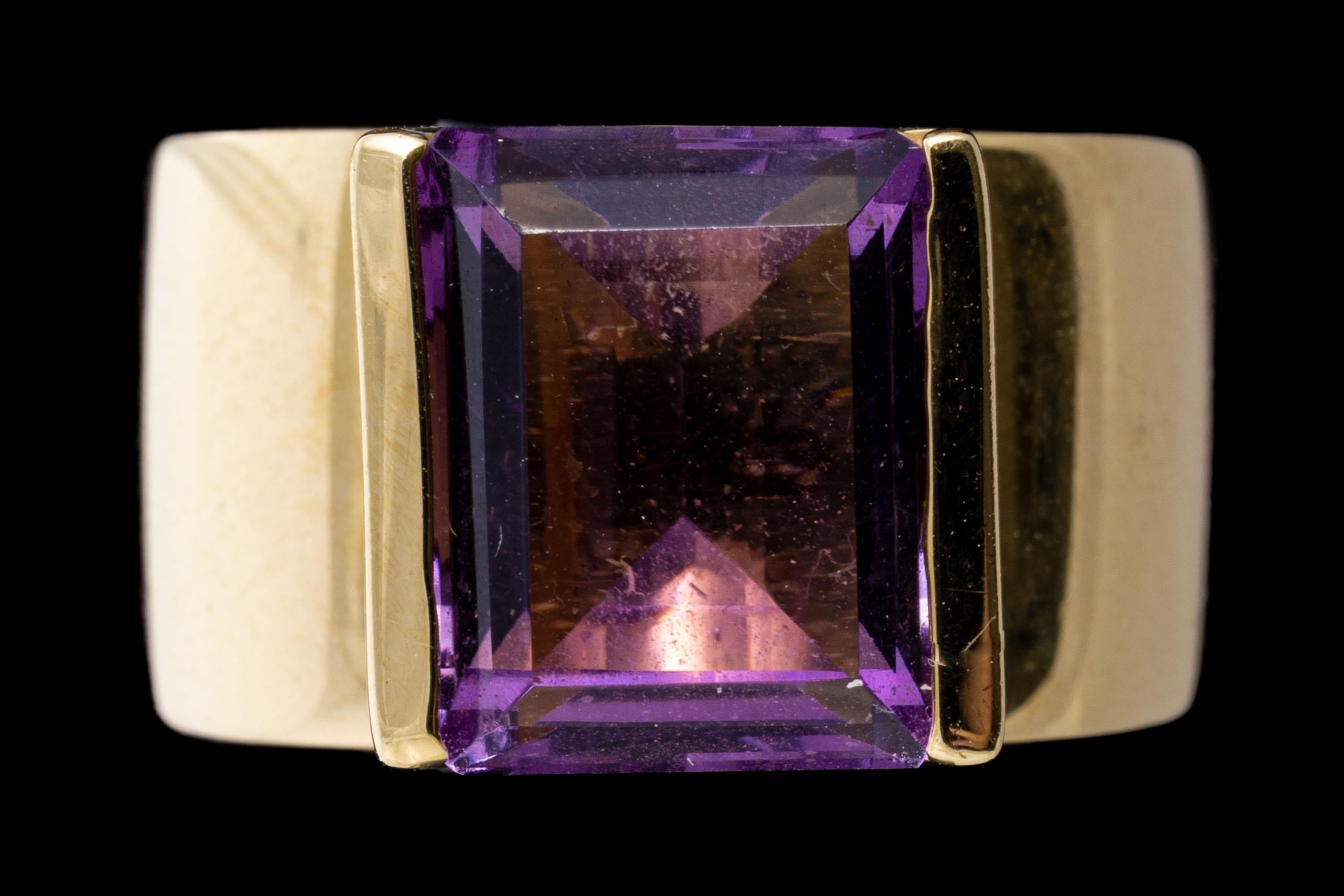 14k Yellow Gold Ultra Contemporary Wide Ring Set with Rectangular Amethyst Top For Sale 2