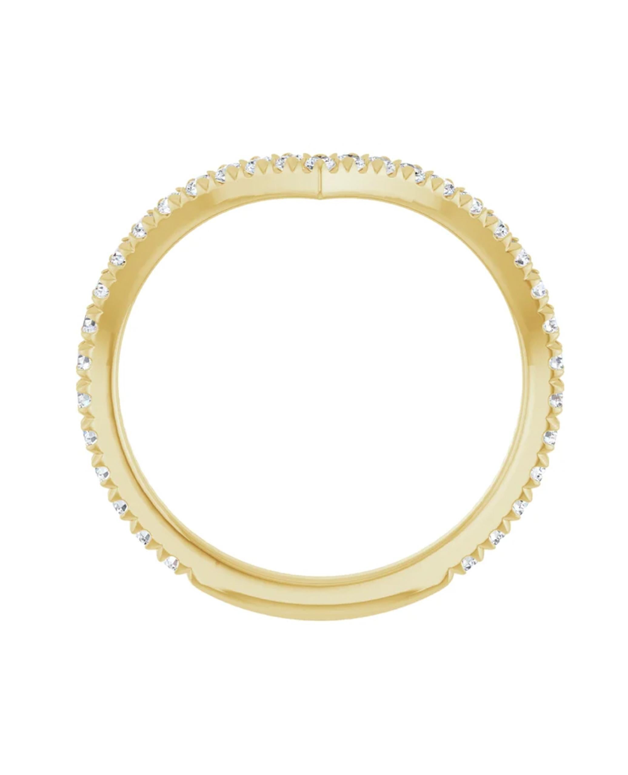 Contemporary 14K Yellow Gold V-Shaped Contour Band with Round Diamonds For Sale