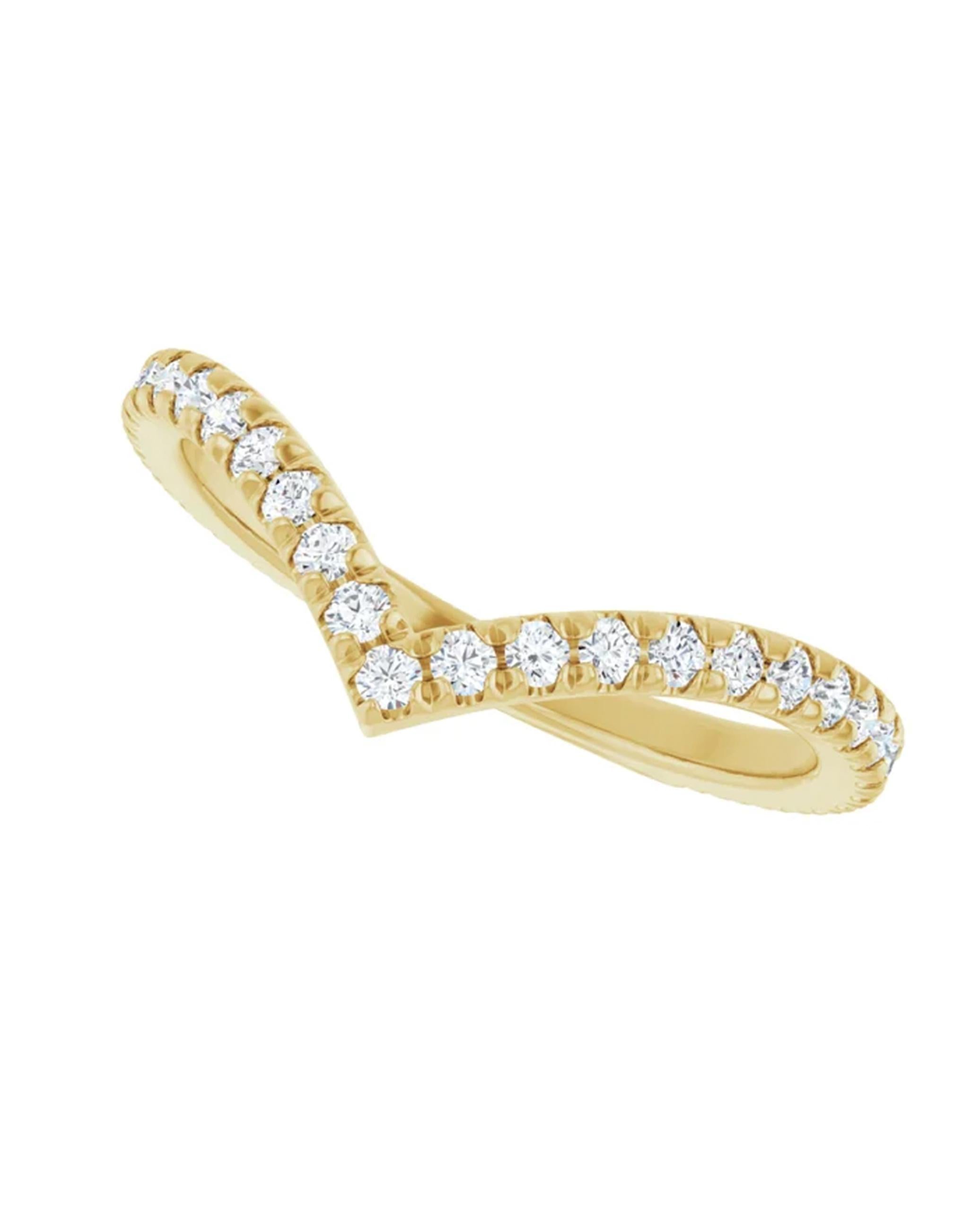 Women's 14K Yellow Gold V-Shaped Contour Band with Round Diamonds For Sale