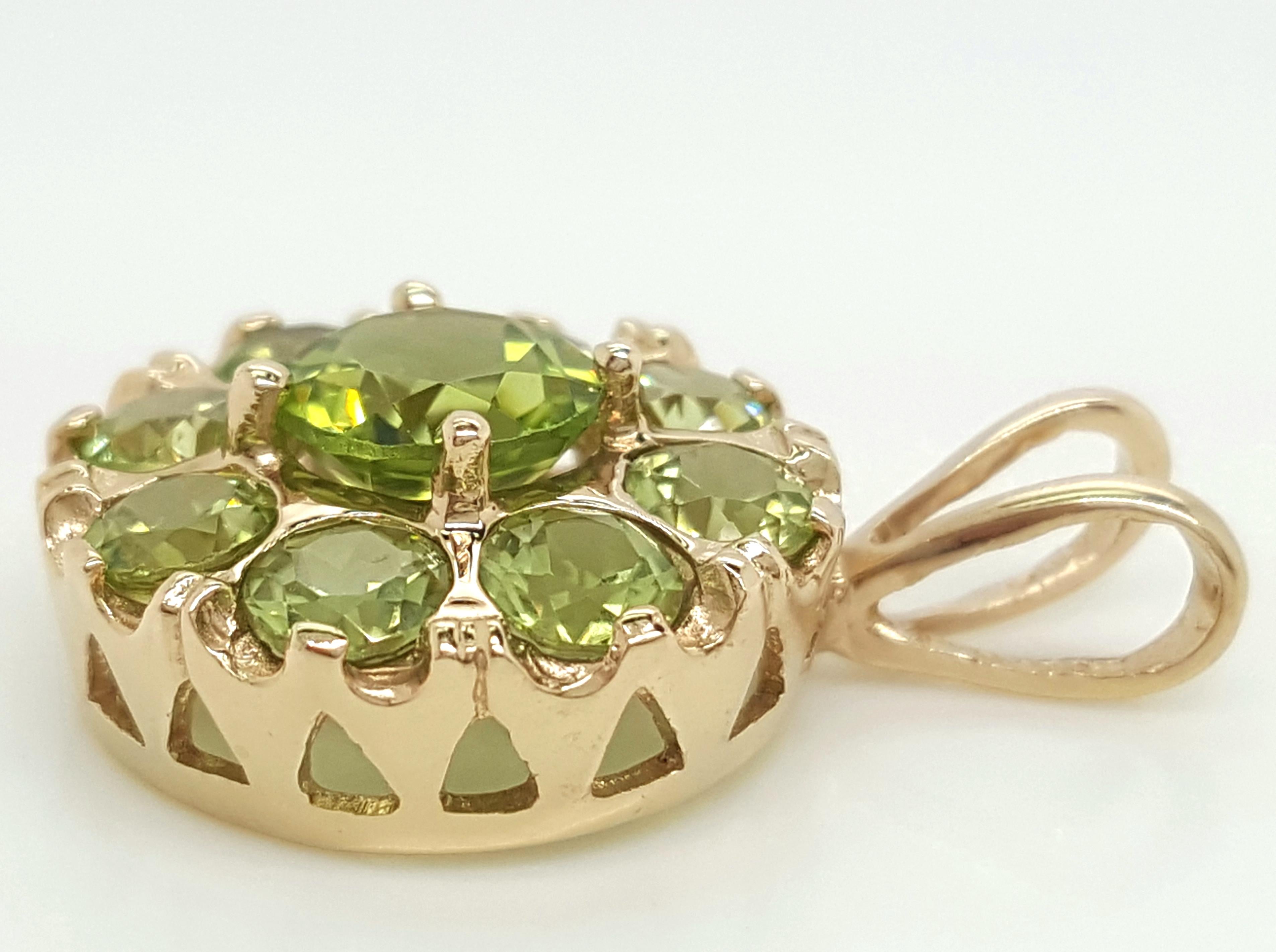 14 Karat Yellow Gold Victoria Style Peridot Pendant In Good Condition For Sale In Addison, TX