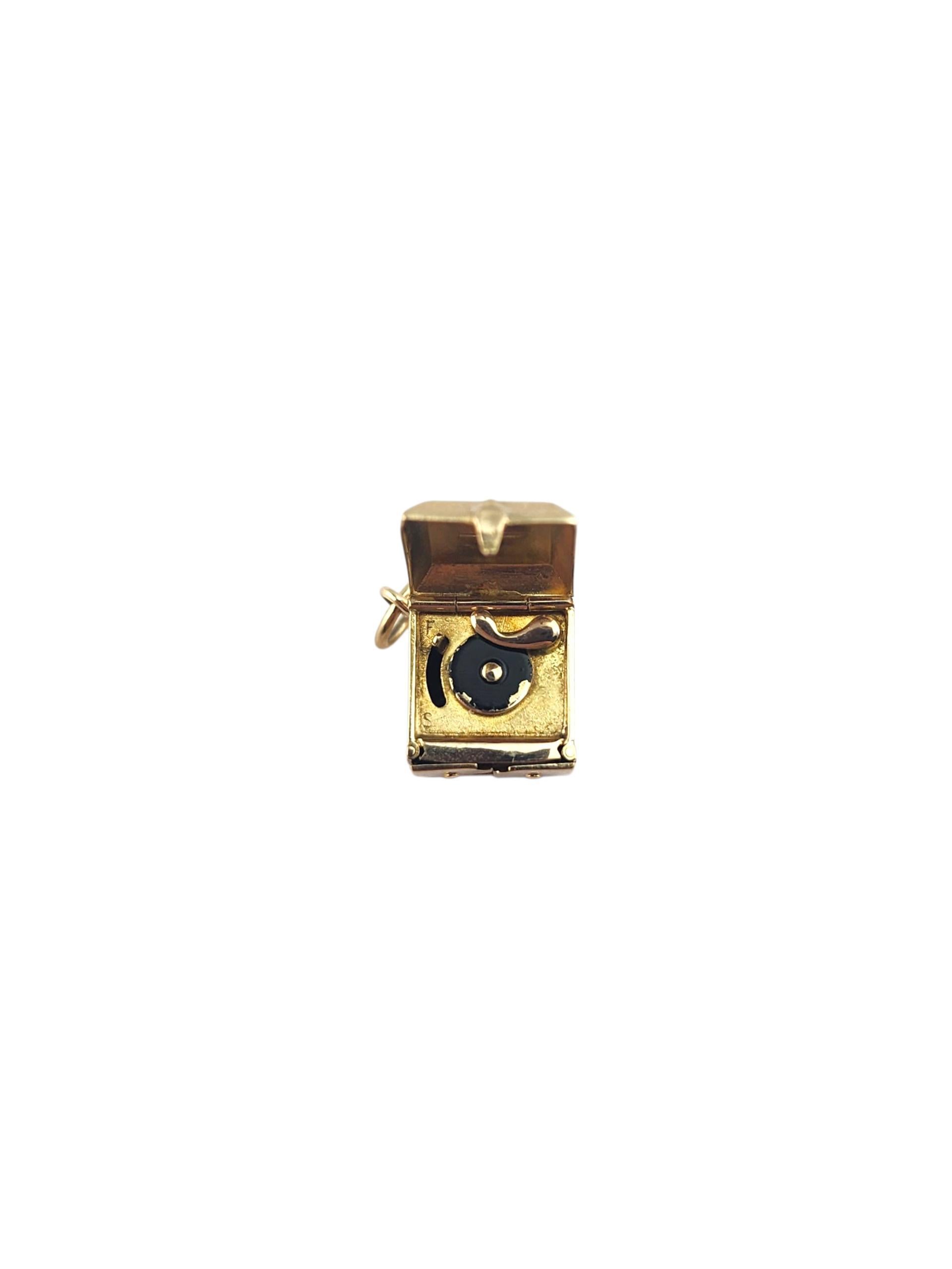 14K Yellow Gold Victrola Phonograph Charm #22003 For Sale 3