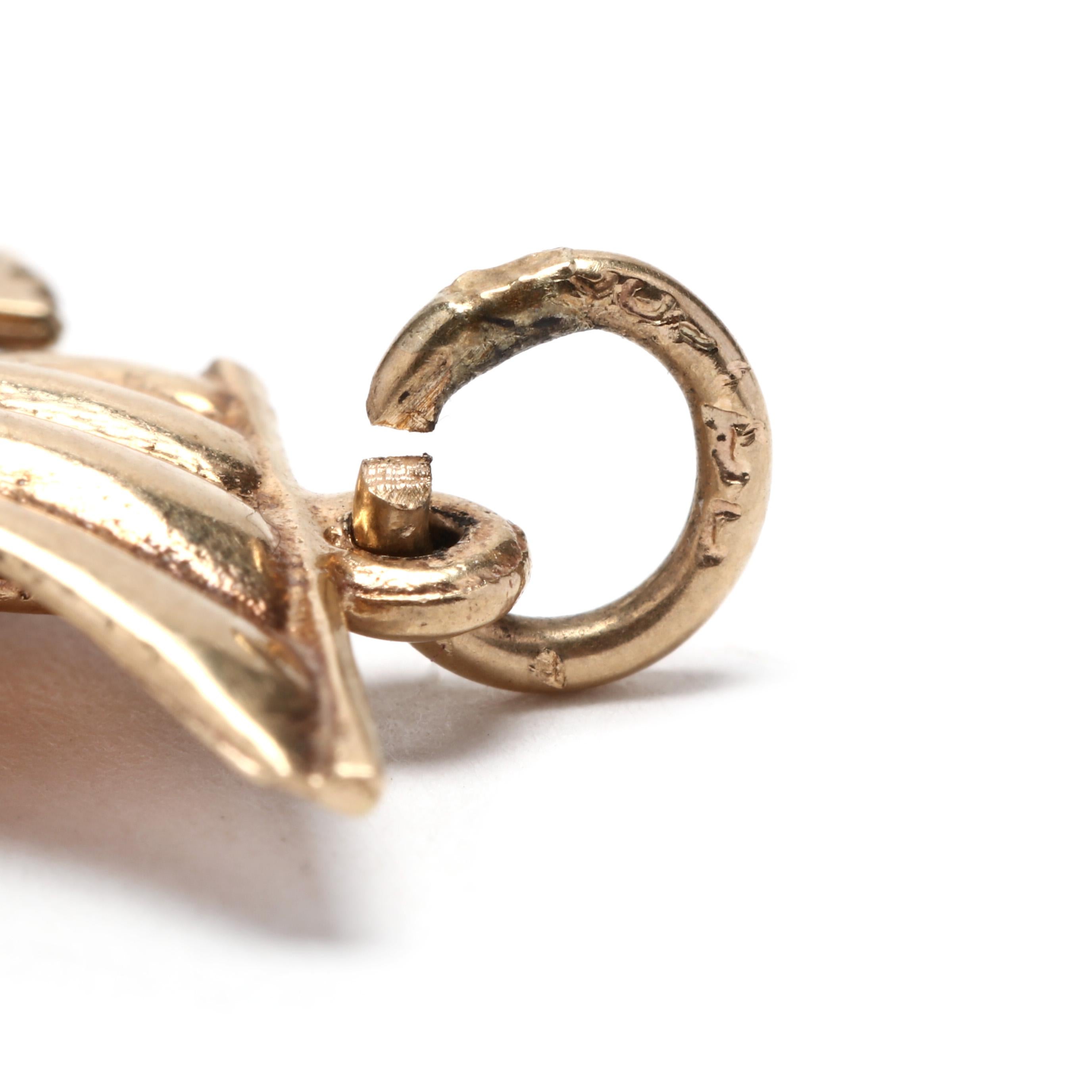 14k Yellow Gold Viking Ship Charm In Good Condition In McLeansville, NC