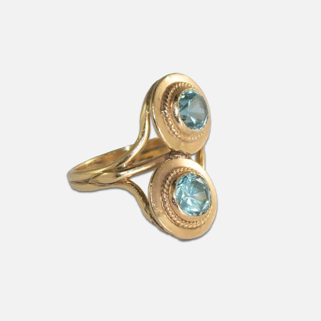 Damenring mit blauem Zirkon in 14k Gelbgoldfassung.
Der Ring wurde mit einem XRF-Metallanalysator auf 57 % Gold getestet.
Das Gewicht des Rings beträgt 4,7 Gramm brutto.
Die Zirkonsteine haben eine attraktive himmelblaue Farbe und ein Gesamtgewicht