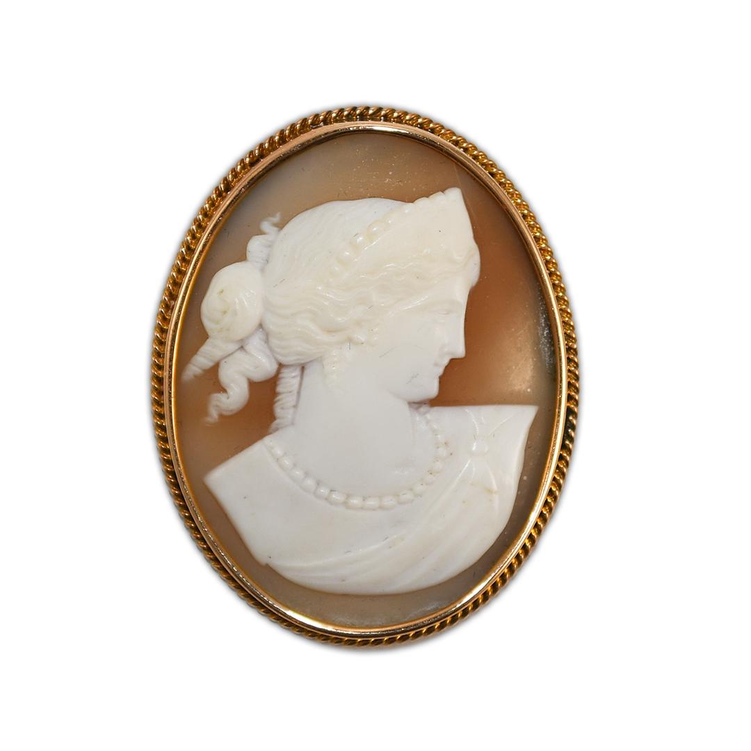 14K Yellow Gold Vintage Cameo Brooch 11.7g