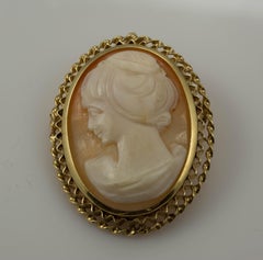 14K Yellow Gold Vintage Cameo Brooch