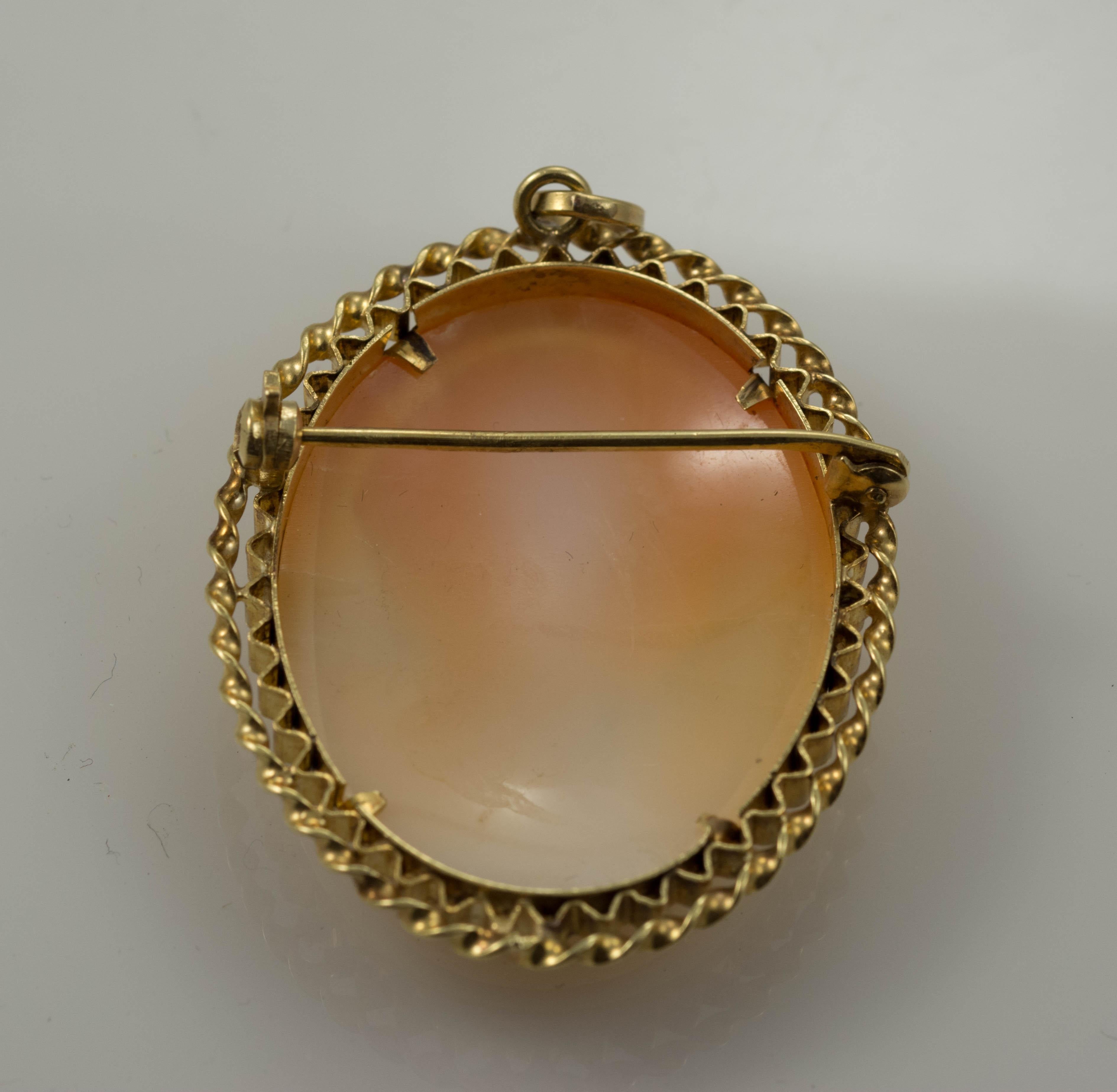 14K Yellow Gold Vintage Cameo Brooch In Excellent Condition For Sale In Laguna Beach, CA