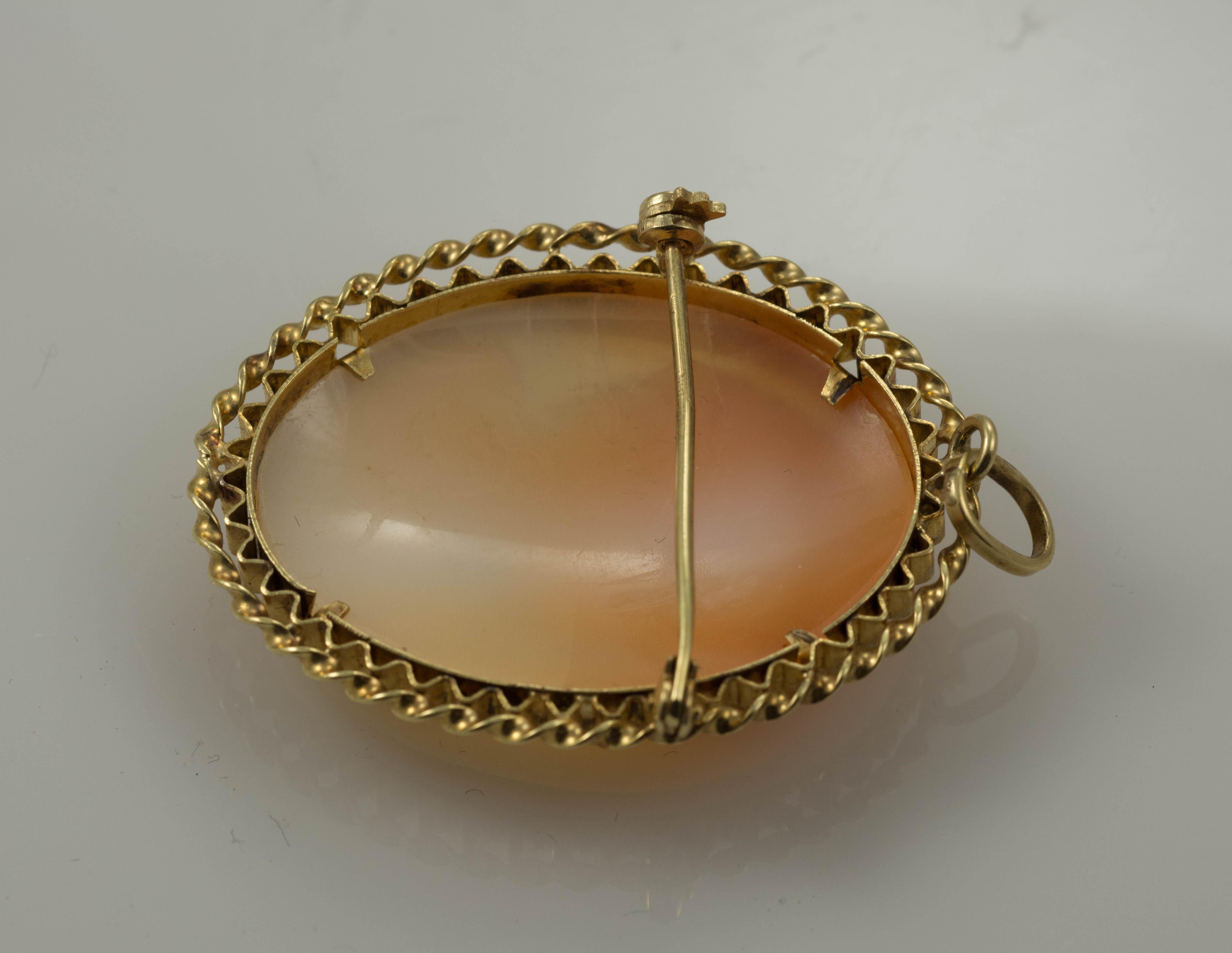 Women's or Men's 14K Yellow Gold Vintage Cameo Brooch For Sale