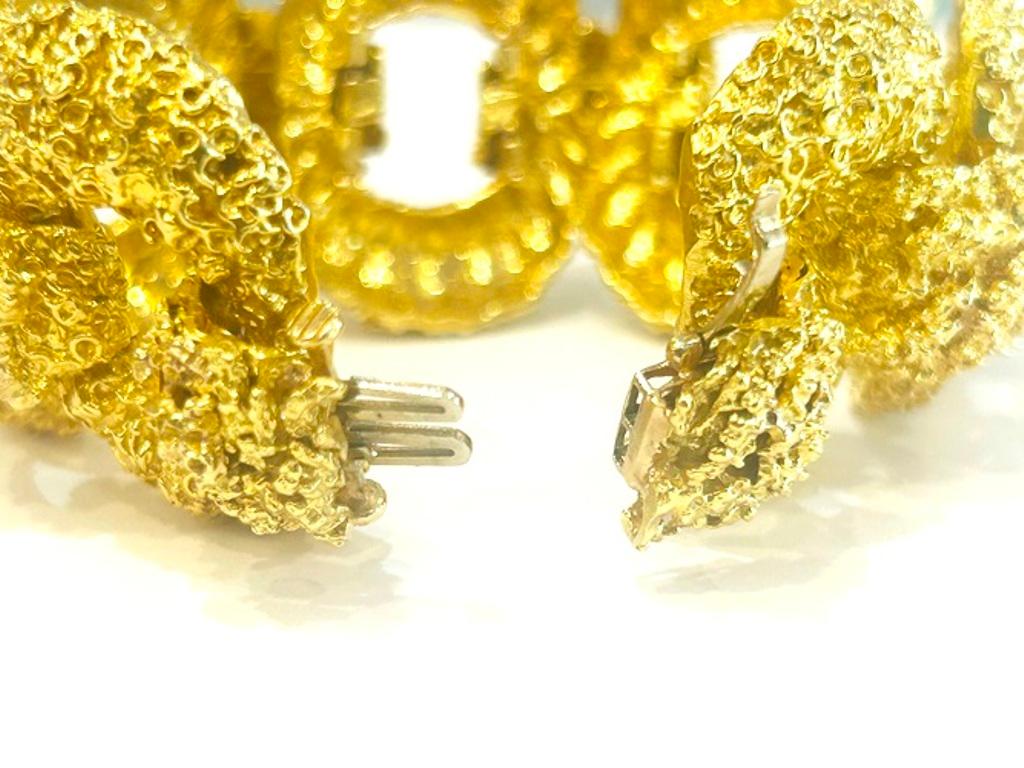 14K Yellow Gold Vintage Chunky Wide Bracelet 140.00 Grams In Good Condition For Sale In Beverly Hills, CA
