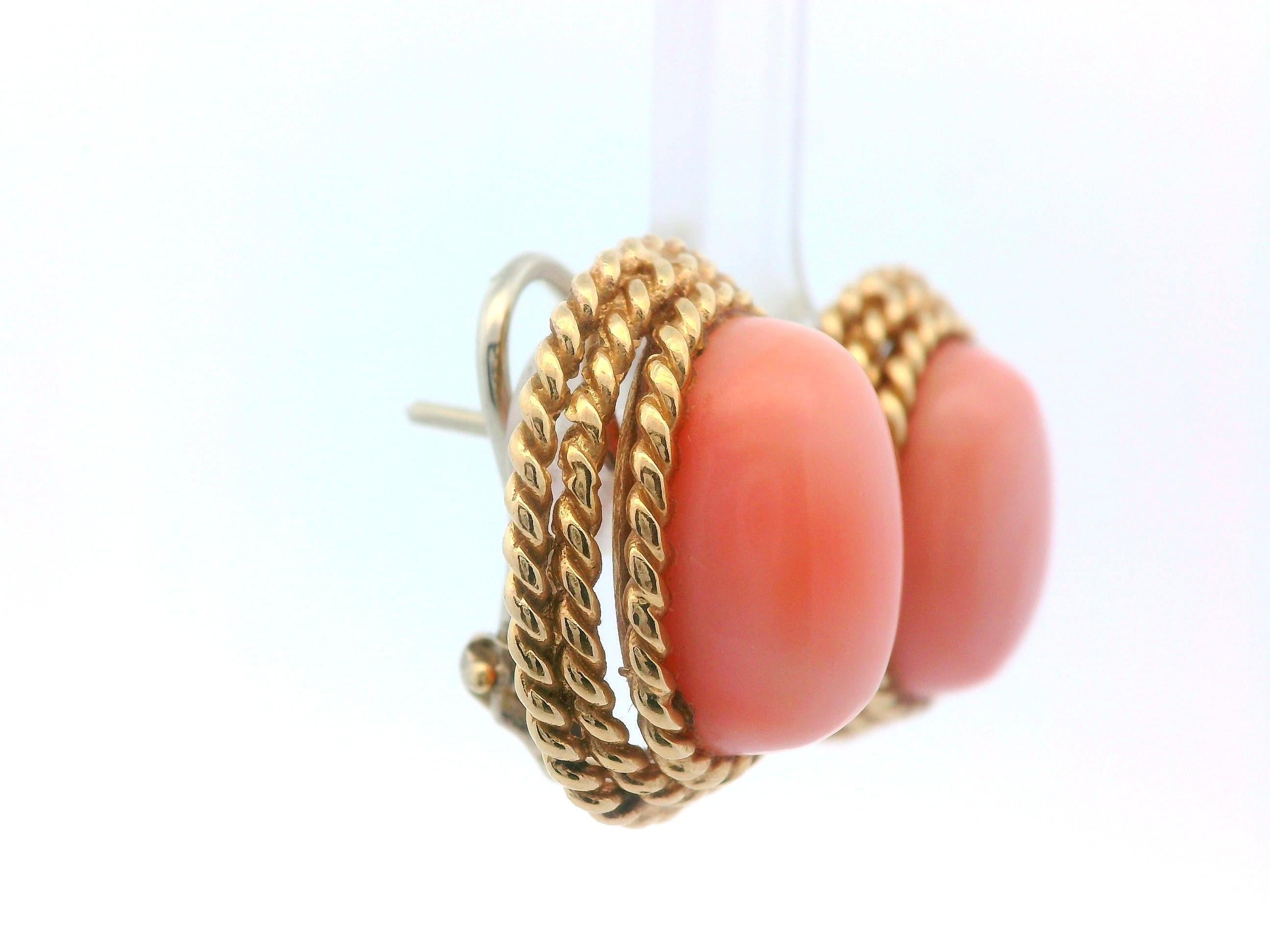 14k Gelbgold Vintage Korallen Ohrringe (Cabochon) im Angebot