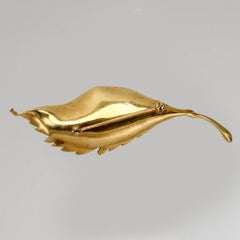 14K Yellow Gold Vintage Diamond Floral Brooch 8.9g
