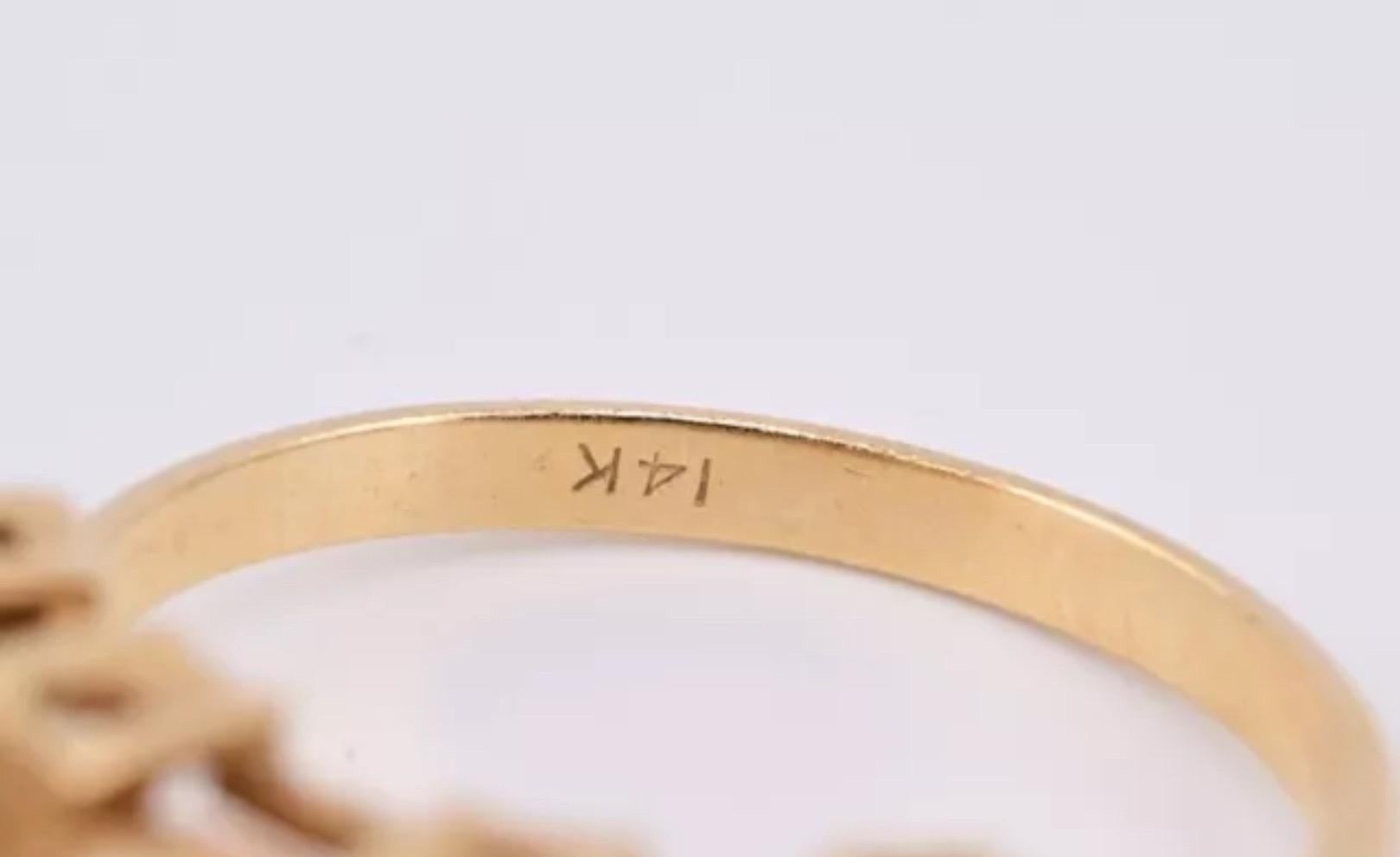 14K Yellow Gold Vintage Gorgeous Opal Ring In Good Condition For Sale In Media, PA