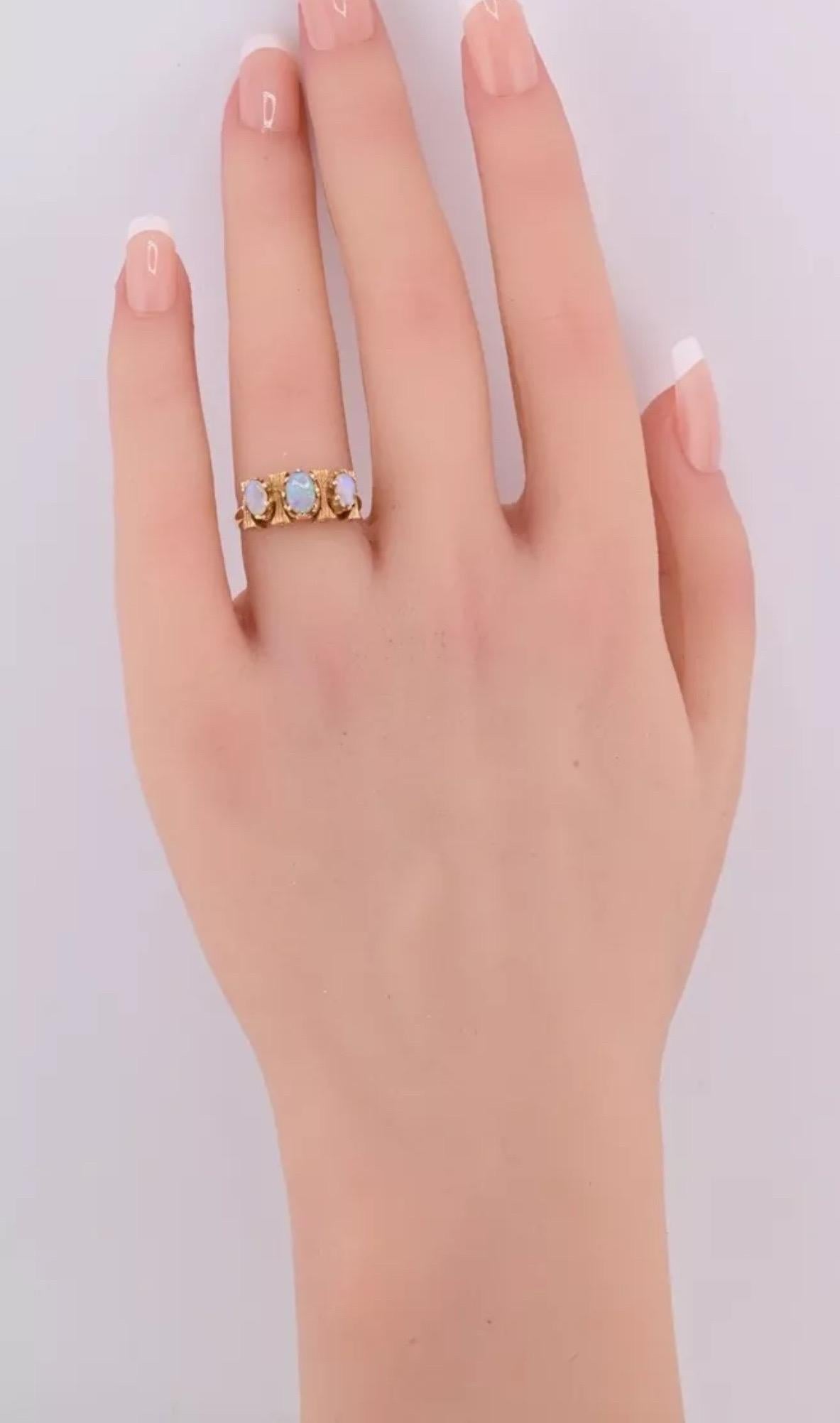 Women's 14K Yellow Gold Vintage Gorgeous Opal Ring For Sale