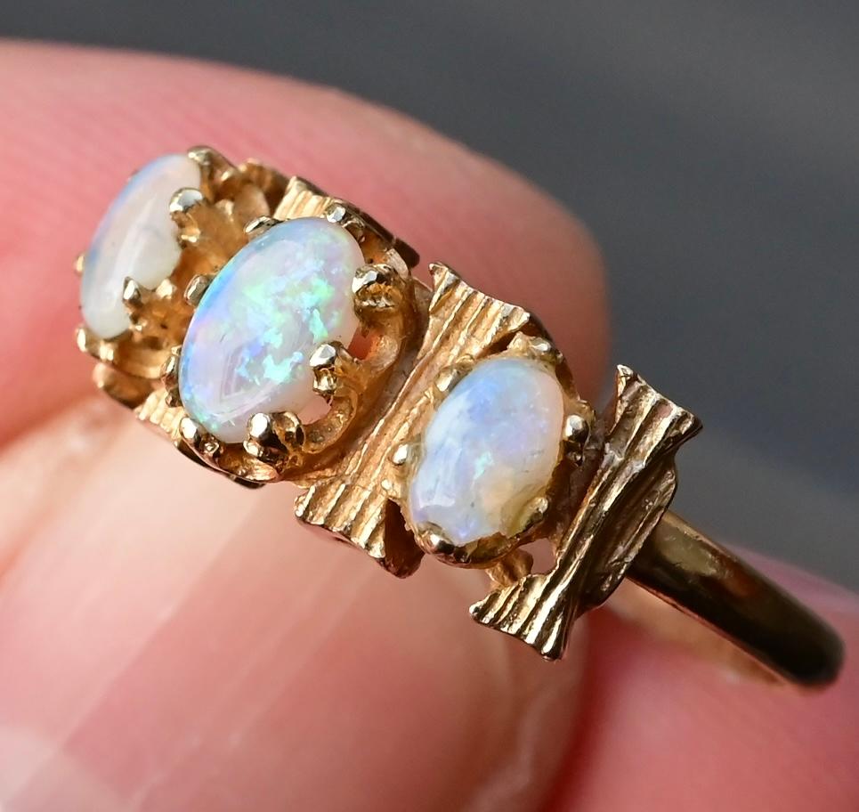 14K Yellow Gold Vintage Gorgeous Opal Ring For Sale 3
