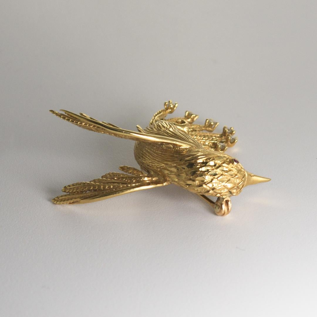 Women's or Men's 14K Yellow Gold Vintage Hummingbird Brooch 12.4g For Sale