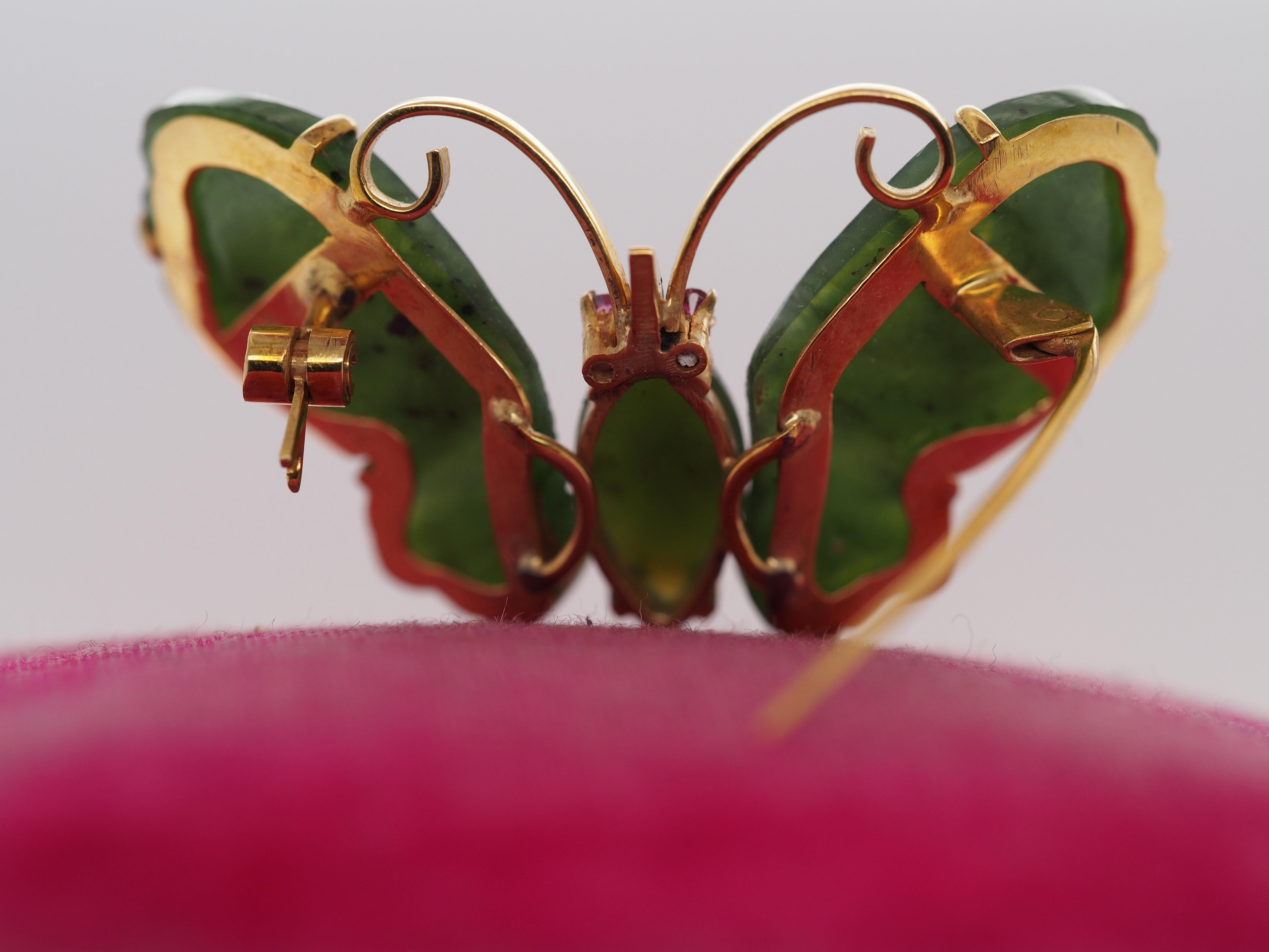 14k Yellow Gold Vintage Jade and Ruby Butterfly Brooch For Sale 3