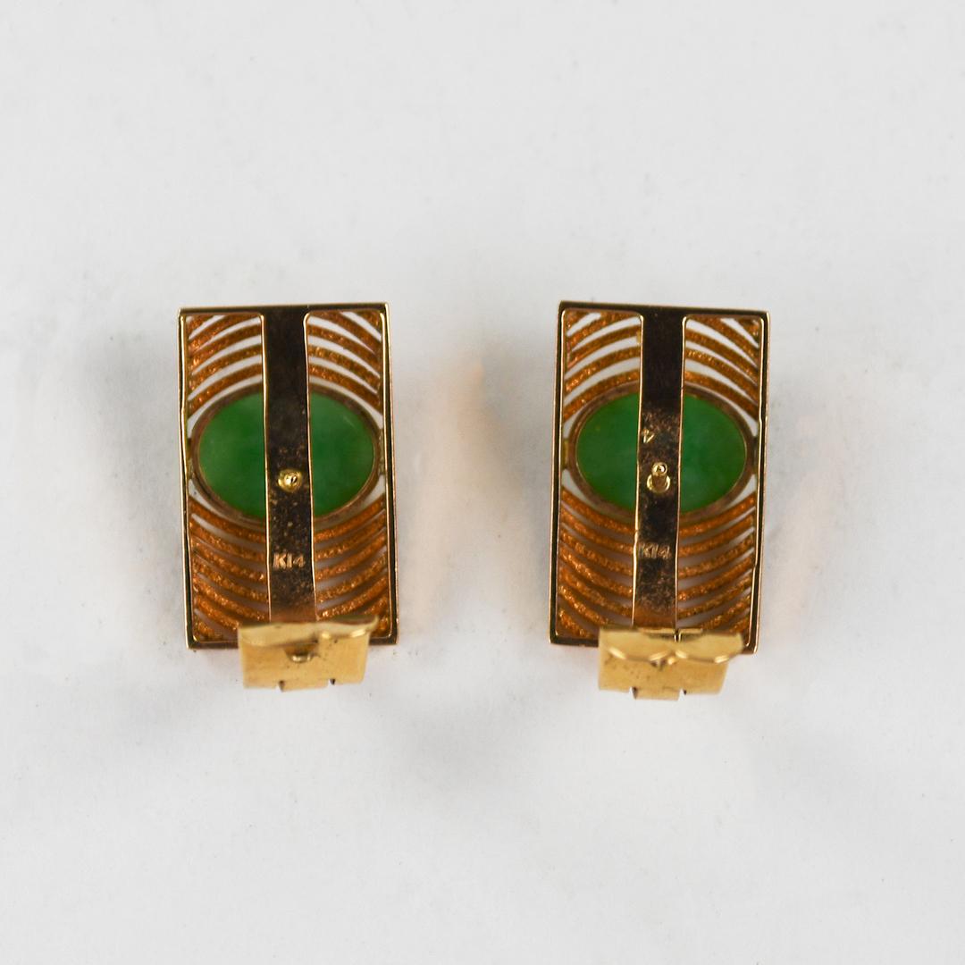 14K Yellow Gold Vintage Jade Earrings 7.8g In Excellent Condition For Sale In Laguna Beach, CA