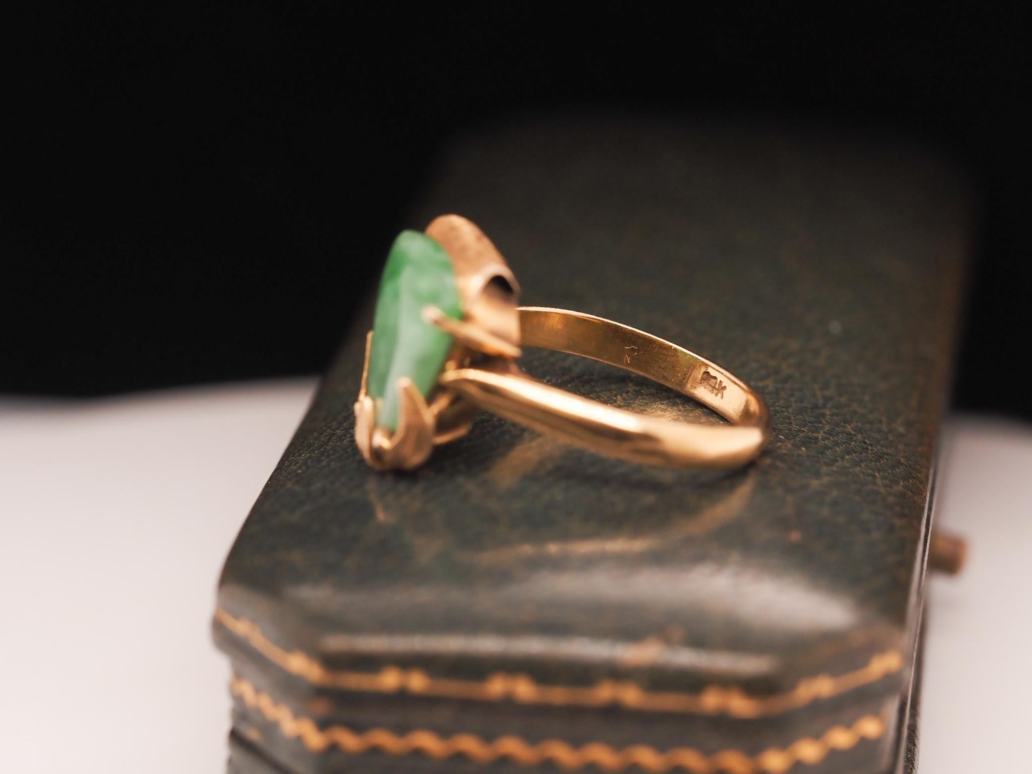 14K Yellow Gold Vintage Jade Ring For Sale 1