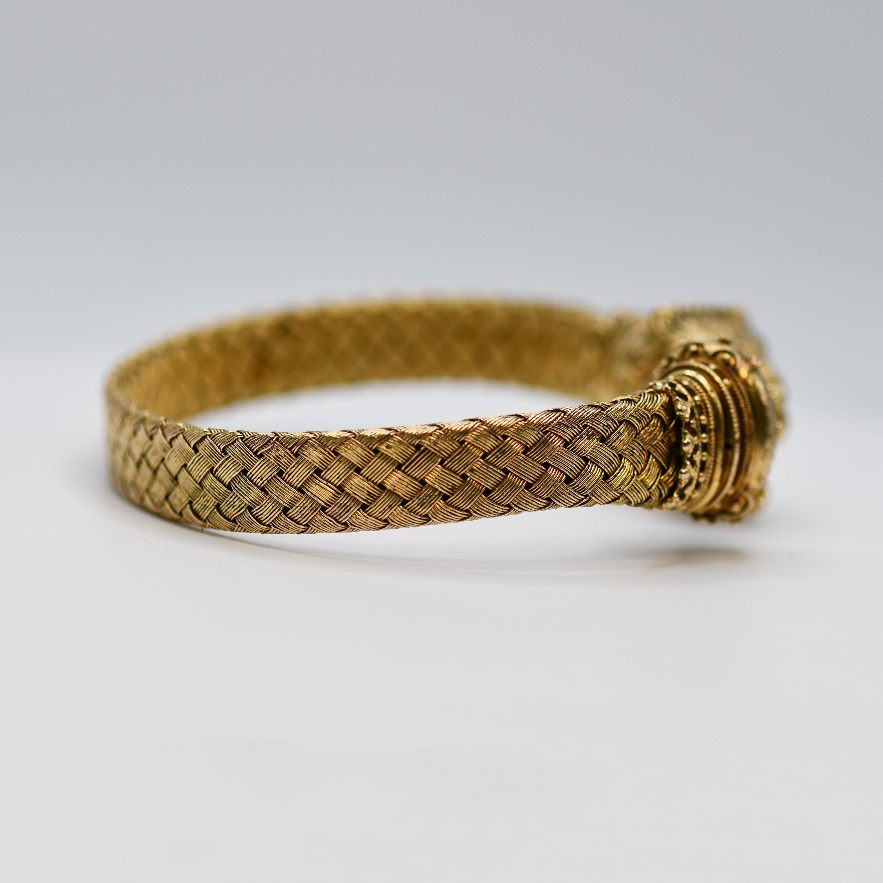 Vintage-Löwenkopf-Armreif aus 14k Gelbgold.
Tests 14k und wiegt 23,5 Gramm.
Der geflochtene Teil des Armreifs ist 8,5 mm breit und der Löwenkopf 17 mm breit.
Passt bequem für Handgelenke bis zu 6 Zoll.
Sehr guter Zustand.