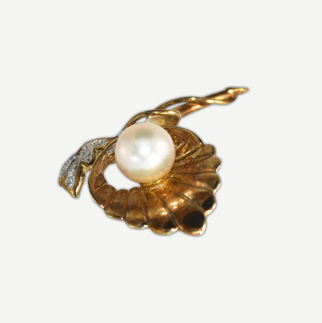14K Yellow Gold Vintage Pearl and Diamond Brooch 8.7g In Excellent Condition In Laguna Beach, CA