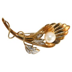 14K Yellow Gold Vintage Pearl and Diamond Brooch 8.7g