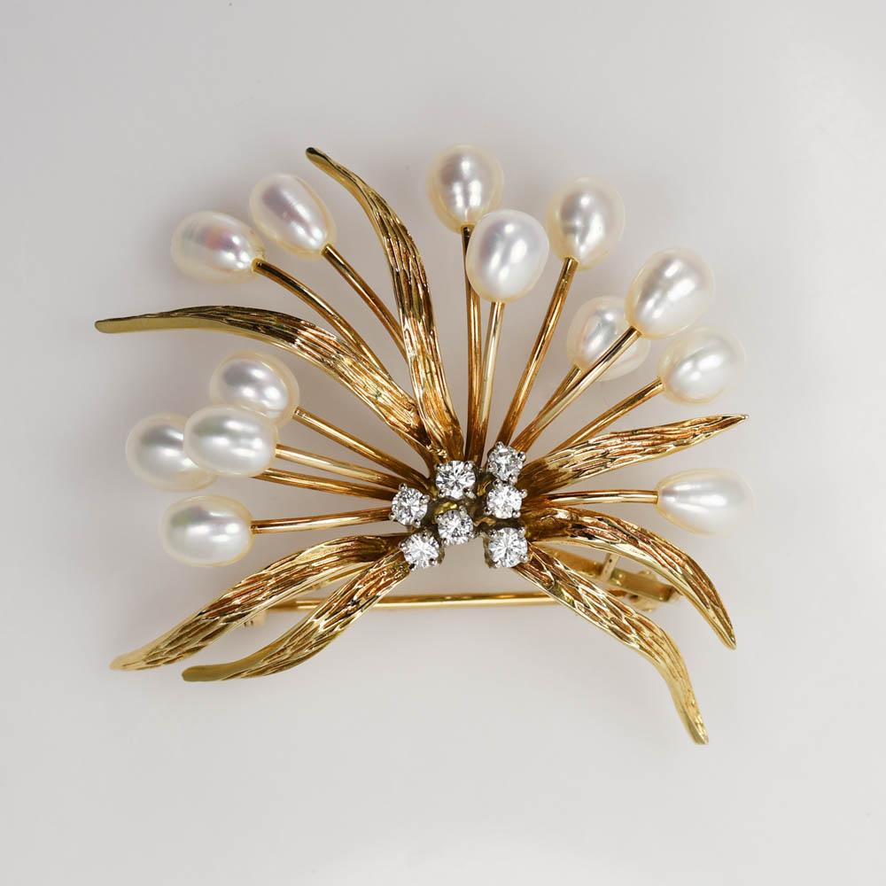 14k yellow gold vintage brooch with pearls and diamonds.
Tests 14k and weighs 13.2 grams gross weight.
The freshwater pearls are potato shaped, excellent luster with light pink overtones.
The diamonds are round brilliant cuts, H to I color, Vs