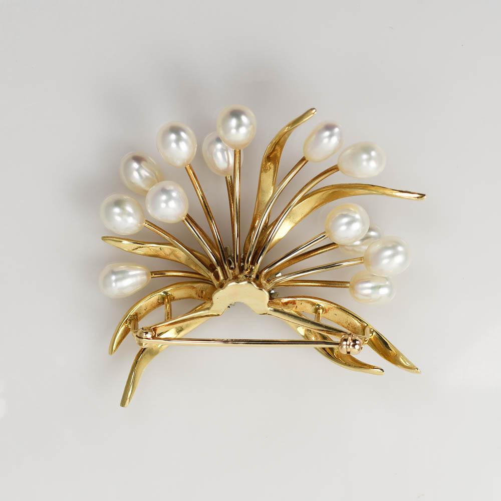14K Yellow Gold Vintage Pearl & Diamond Brooch 0.25ct In Excellent Condition For Sale In Laguna Beach, CA