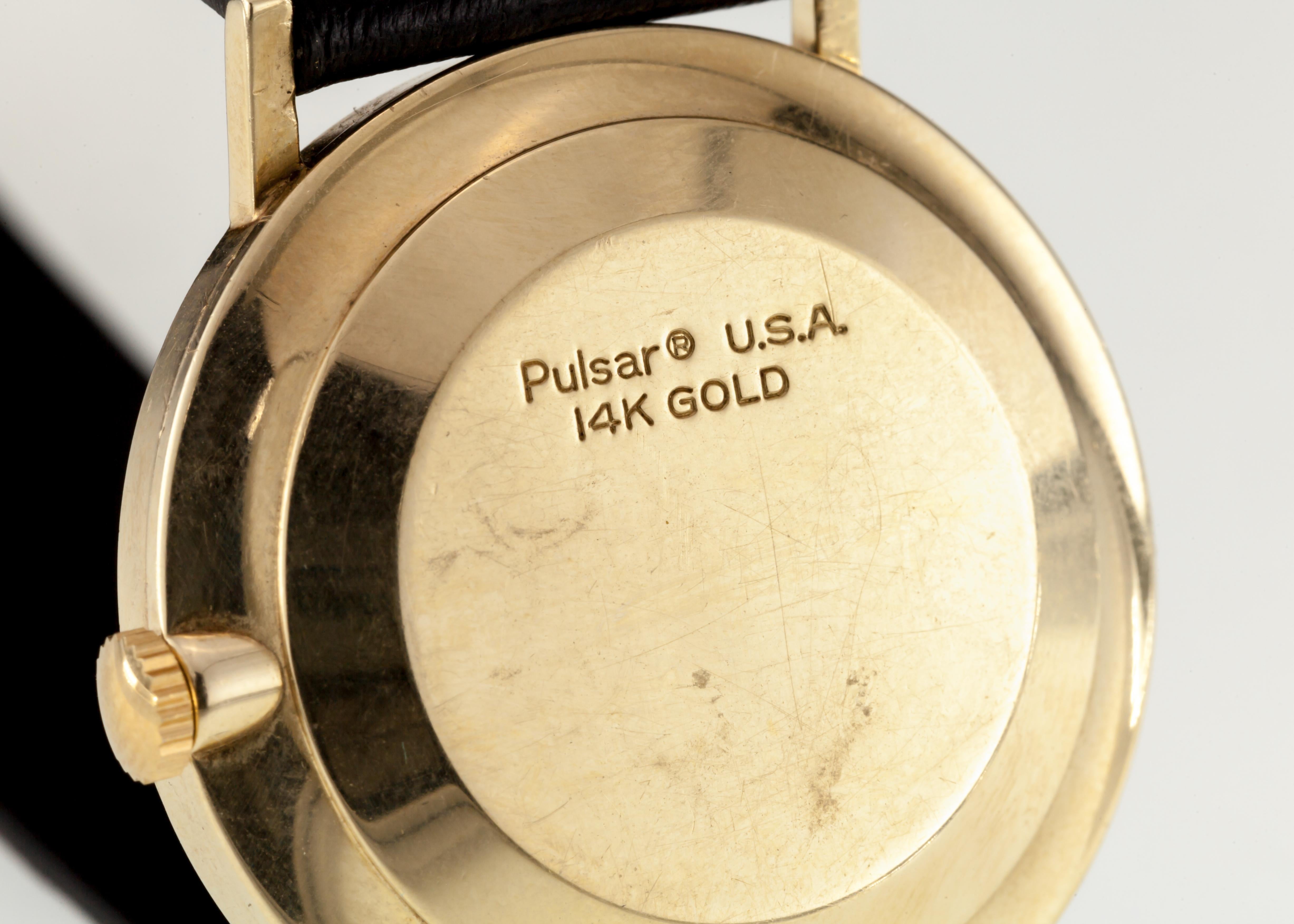 14k Yellow Gold Vintage Pulsar Quartz Watch w/ Day and Date Rare! In Good Condition For Sale In Sherman Oaks, CA