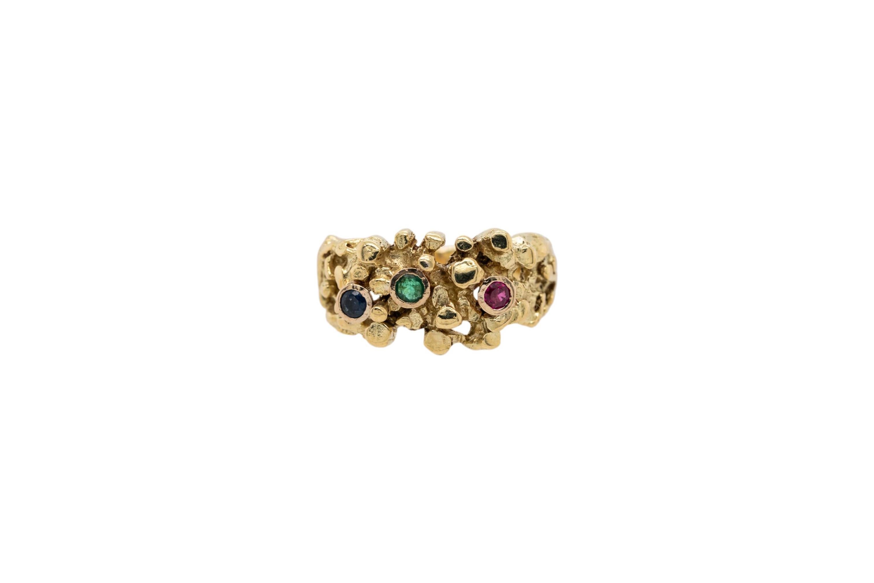 Vintage 14k Yellow Gold Bark Finish Ring Set With Emeralds and Sapphires

This stunning Vintage Emerald Sapphire Bark Ring is in excellent condition and is ready to ship!

Design: Bark Finish, Nugget
Material: 14k Yellow Gold
Gemstone Details: This