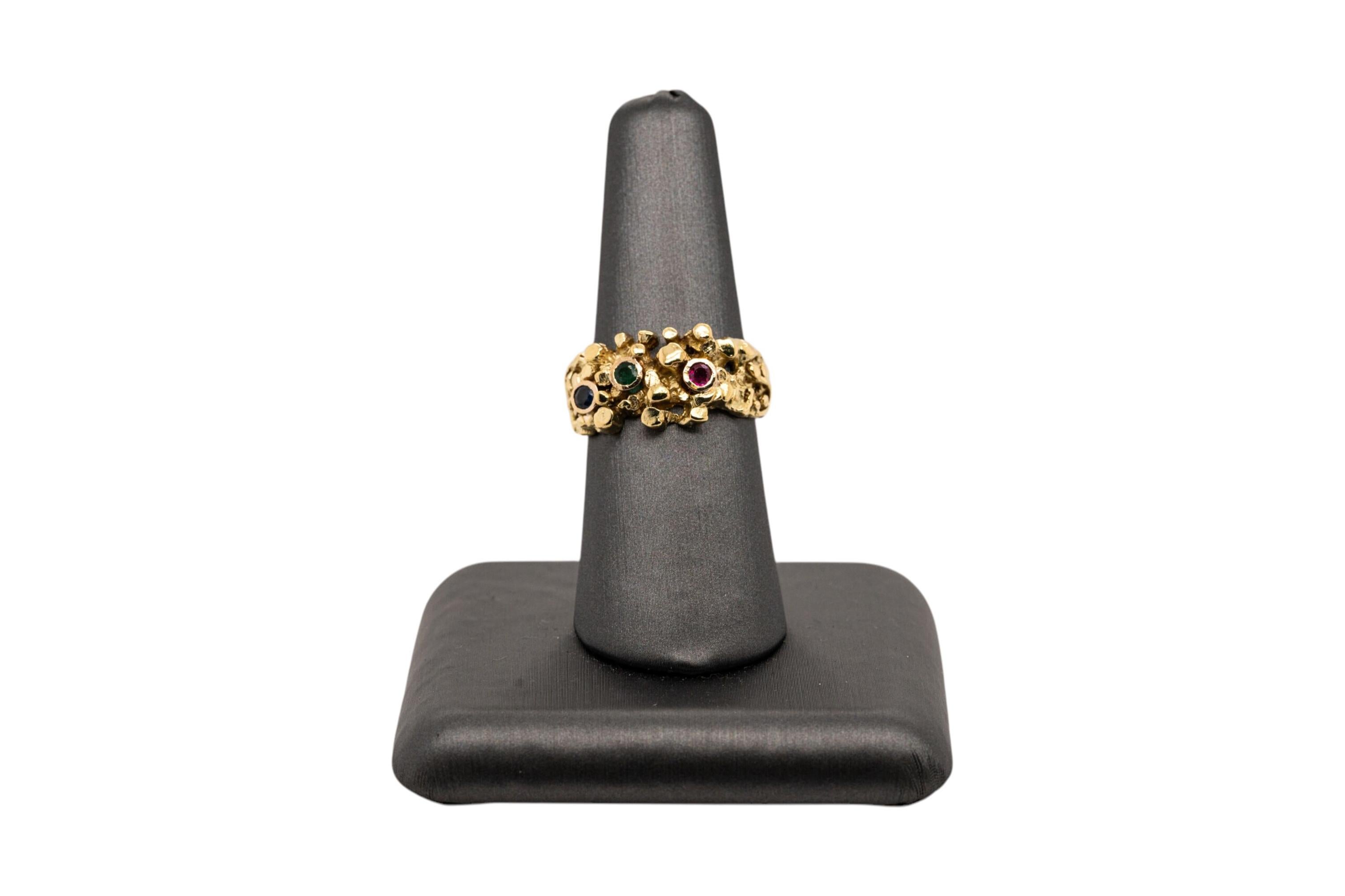 Women's or Men's 14k Yellow Gold Vintage Ring Set With Emeralds and Sapphires For Sale