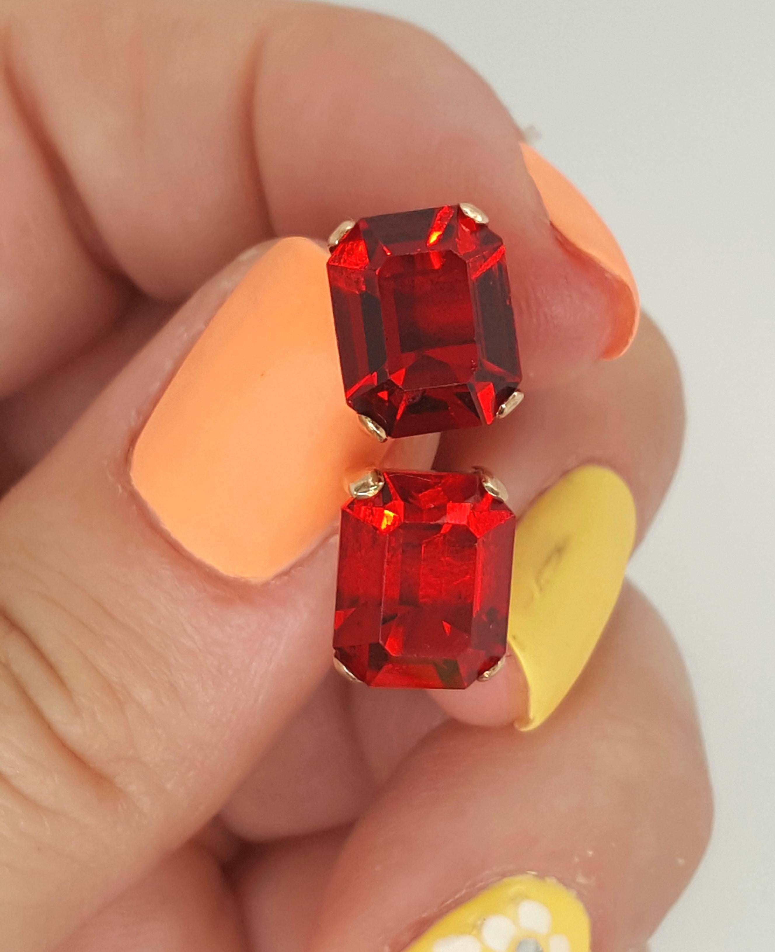14 Karat Yellow Gold Vintage Style Emerald Cut Red Glass Stud Earrings In Good Condition For Sale In Addison, TX