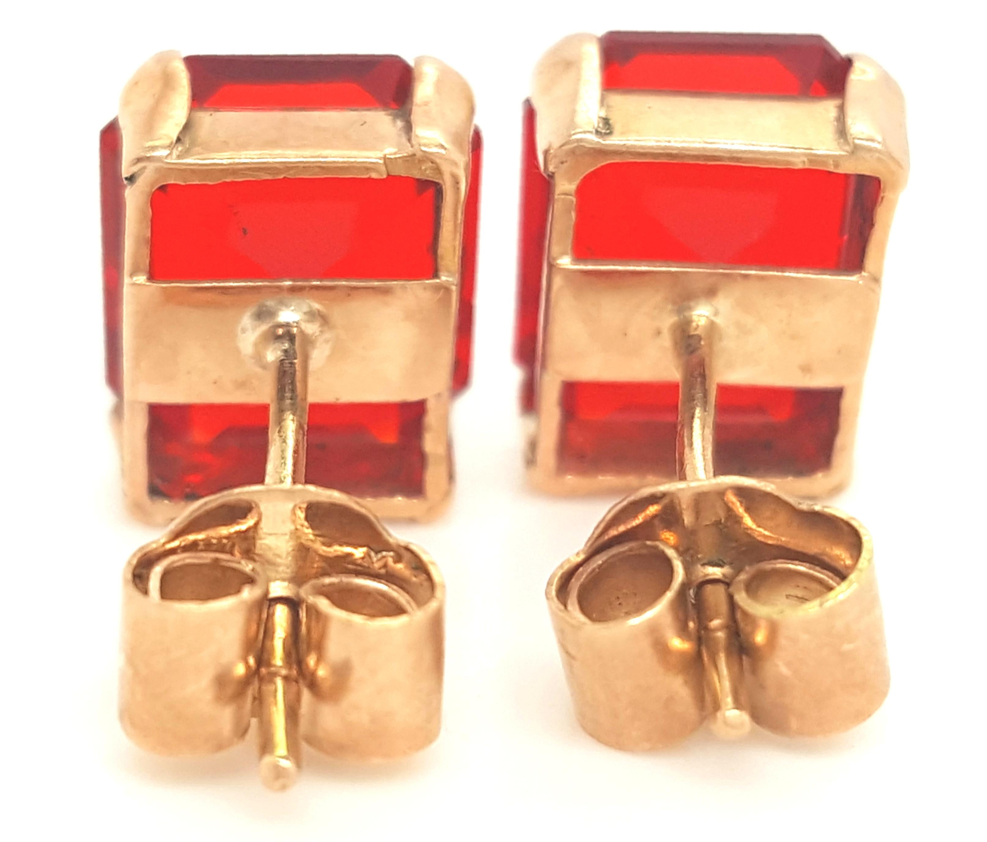 Women's or Men's 14 Karat Yellow Gold Vintage Style Emerald Cut Red Glass Stud Earrings For Sale