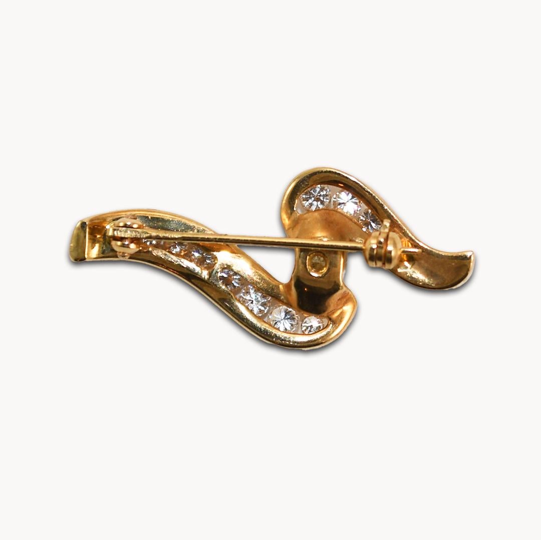 14K Yellow Gold Vintage Wave Design Diamond Brooch In Excellent Condition For Sale In Laguna Beach, CA