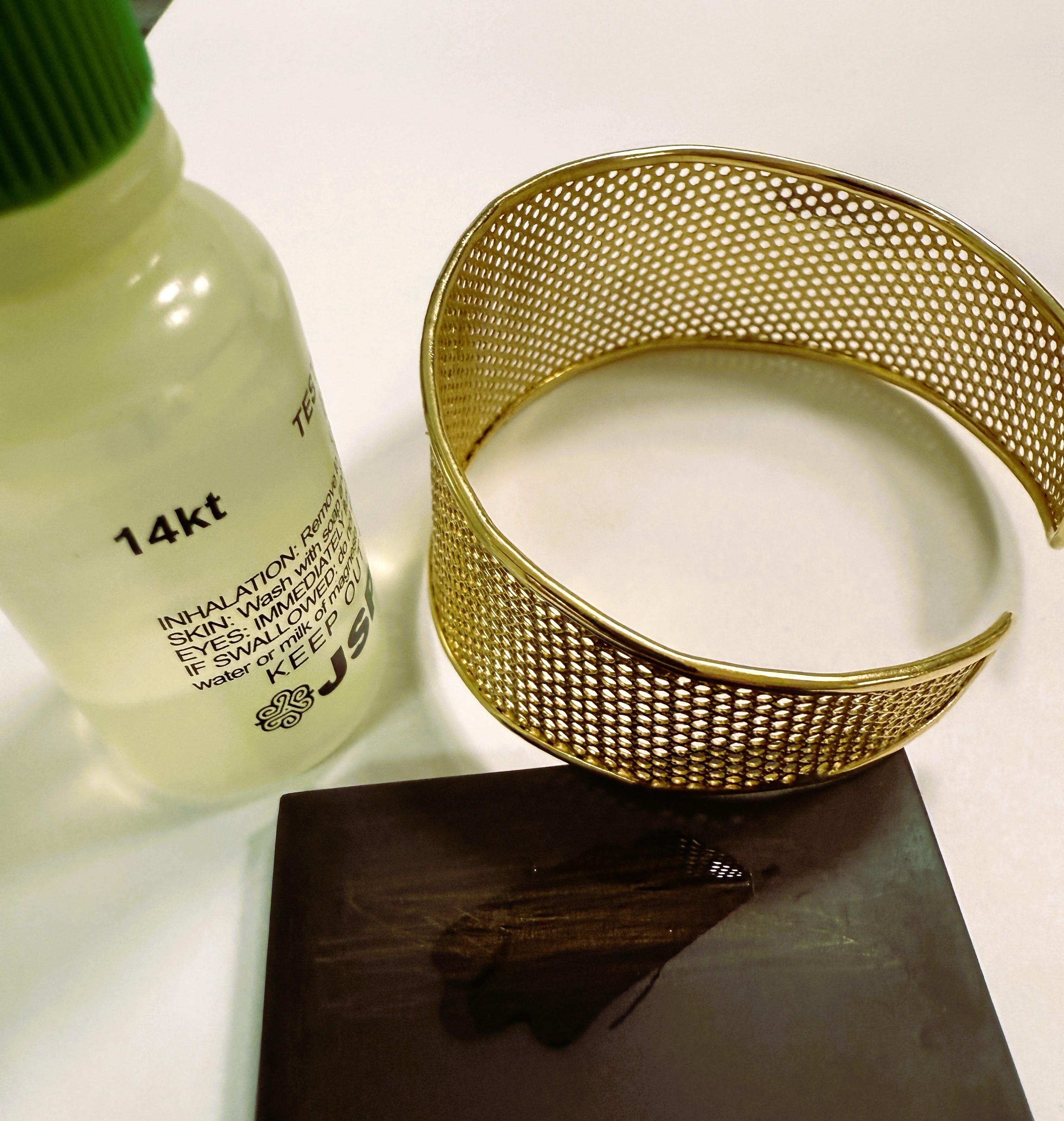 Bracelet manchette en or jaune 14K Vior Italy 10.31 Grammes - Maker's Mark en vente 3