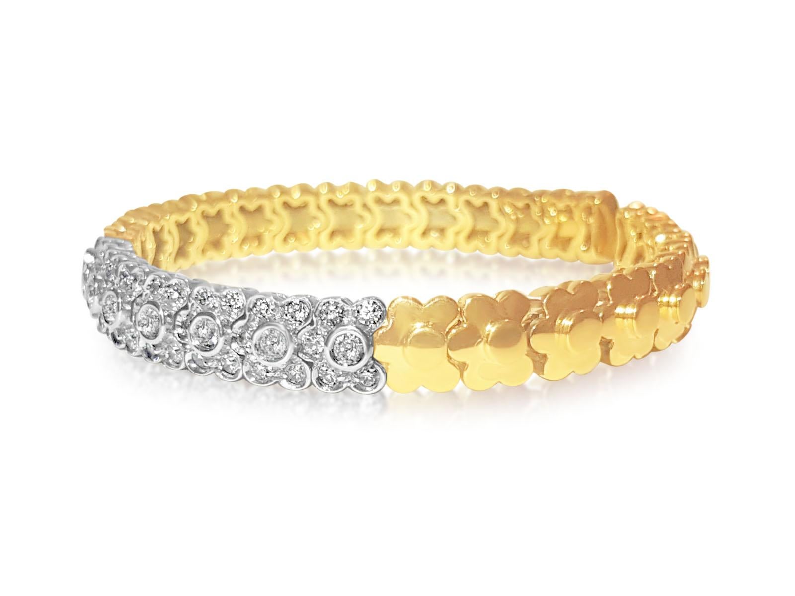 Offrez-vous un luxe exquis avec cette bague en or jaune 14 carats de la célèbre marque SONIA B. Avec ses 4,00 carats de diamants ronds éblouissants de taille brillante, chacun affichant une pureté VS et une couleur G, cette pièce rayonne d'opulence.