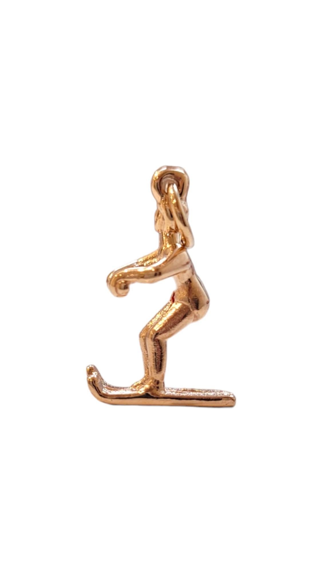 14K Yellow Gold Water Skier Charm - 

This adorable charm is crafted in beautiful 14K yellow gold and is a perfect addition to your collection. 

Size: 19.8mm X 7.6 mm X 12.2 mm

Weight: 1.6dwt/ 2.5 g

Hallmark: 14K

Very good condition,