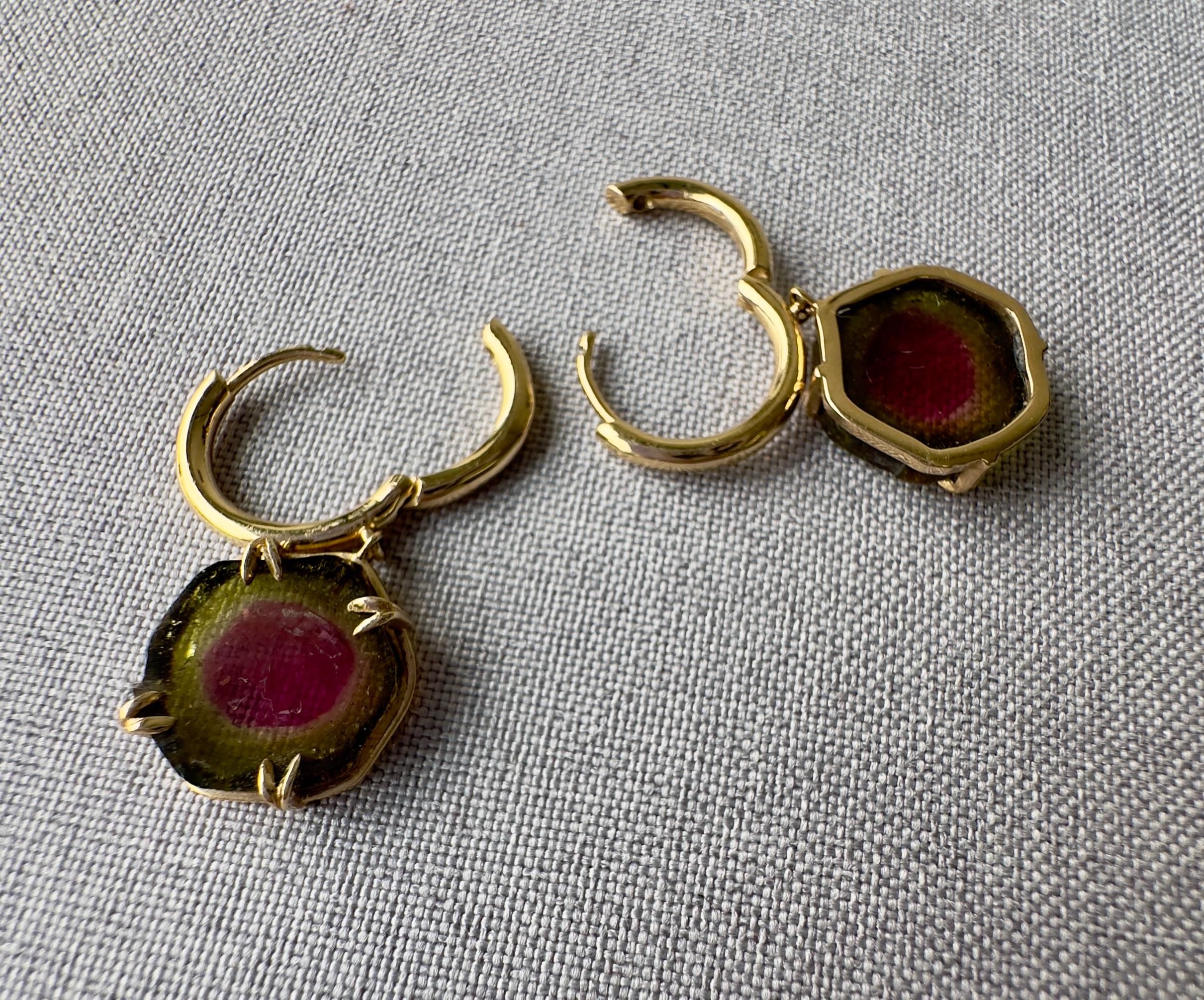 Orecchini a cerchio con tormalina angolare in oro giallo 14k in vendita 1