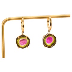 Orecchini a cerchio con tormalina angolare in oro giallo 14k