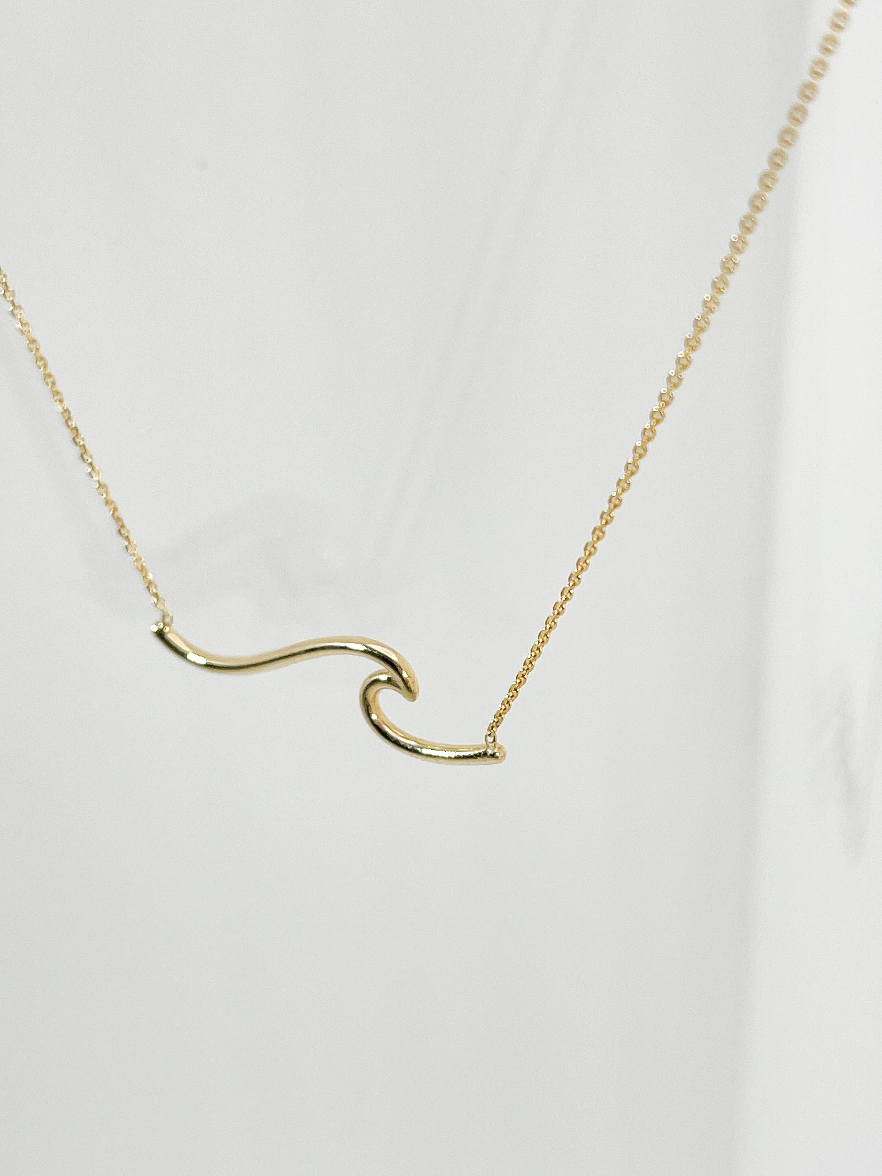 Collier à vagues en or jaune 14K Pour femmes en vente
