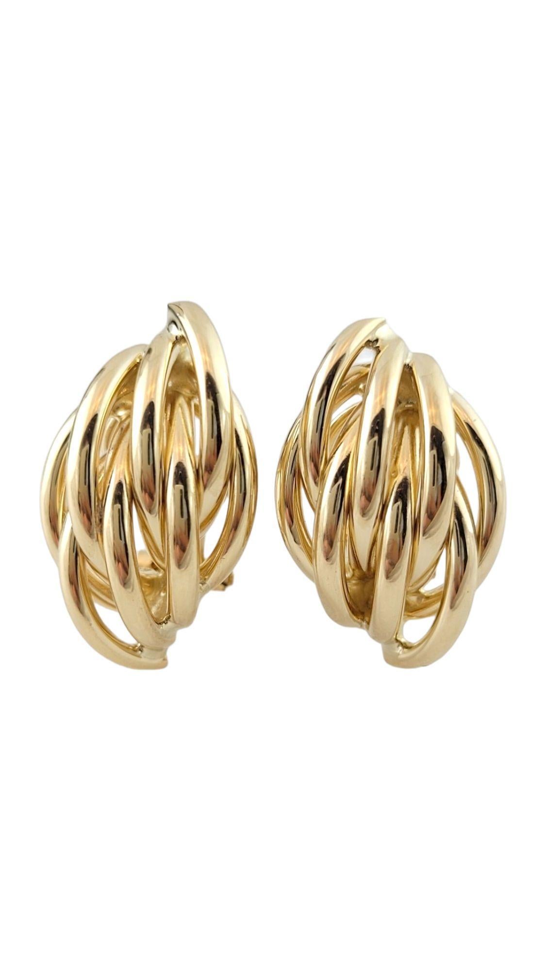 14K Yellow Gold Weave Earrings

This gorgeous set of weave earrings are crafted from 14K yellow gold!

Size: 25.7mm X 14.6mm X 7.7mm

Weight: 6.62 g/ 4.3 dwt

Hallmark: 14K

Very good condition, professionally polished.

Will come packaged in a gift