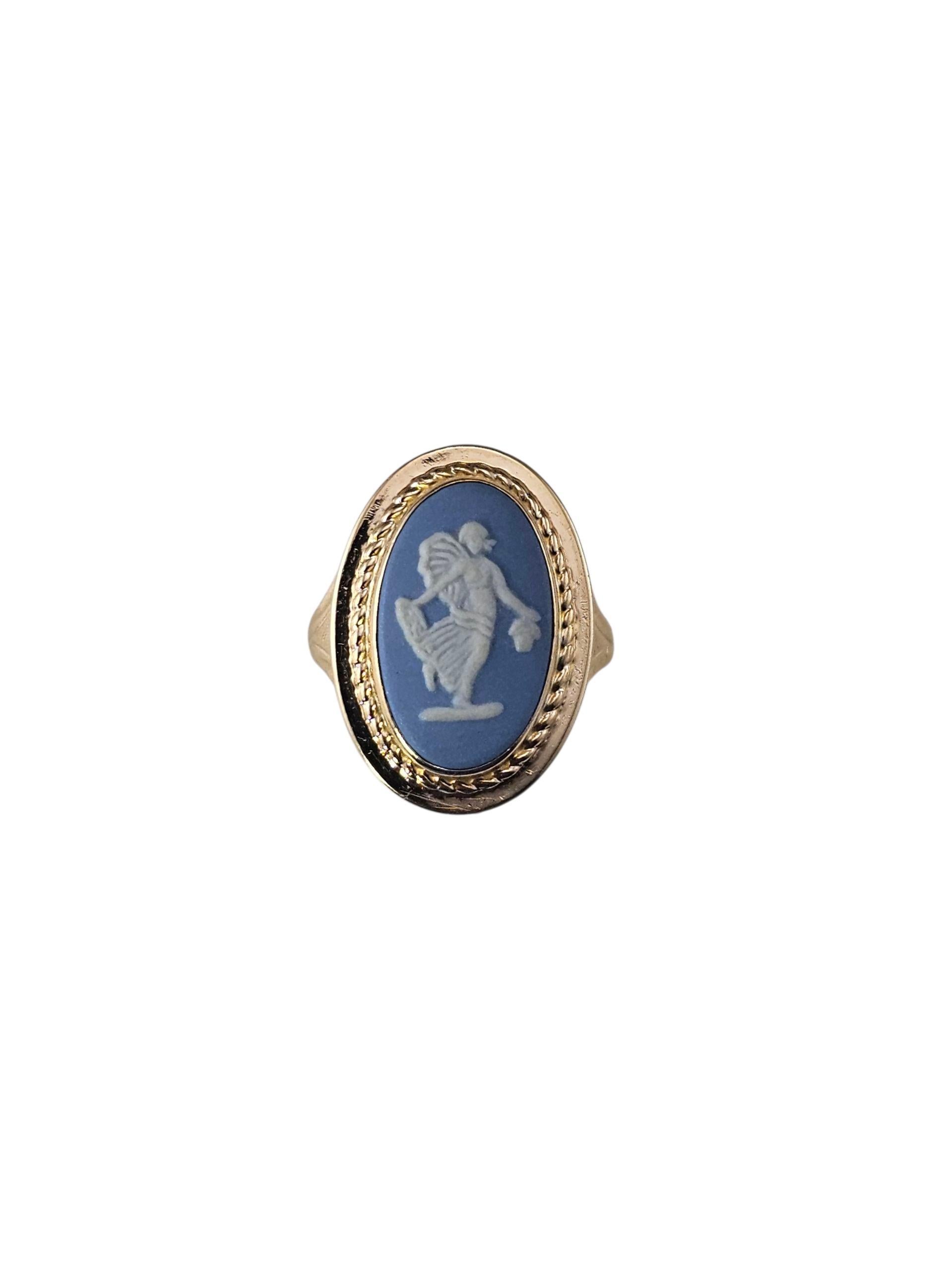 Anillo de oro amarillo de 14 quilates con camafeo de ángel azul Wedgewood #23998 Contemporáneo en venta