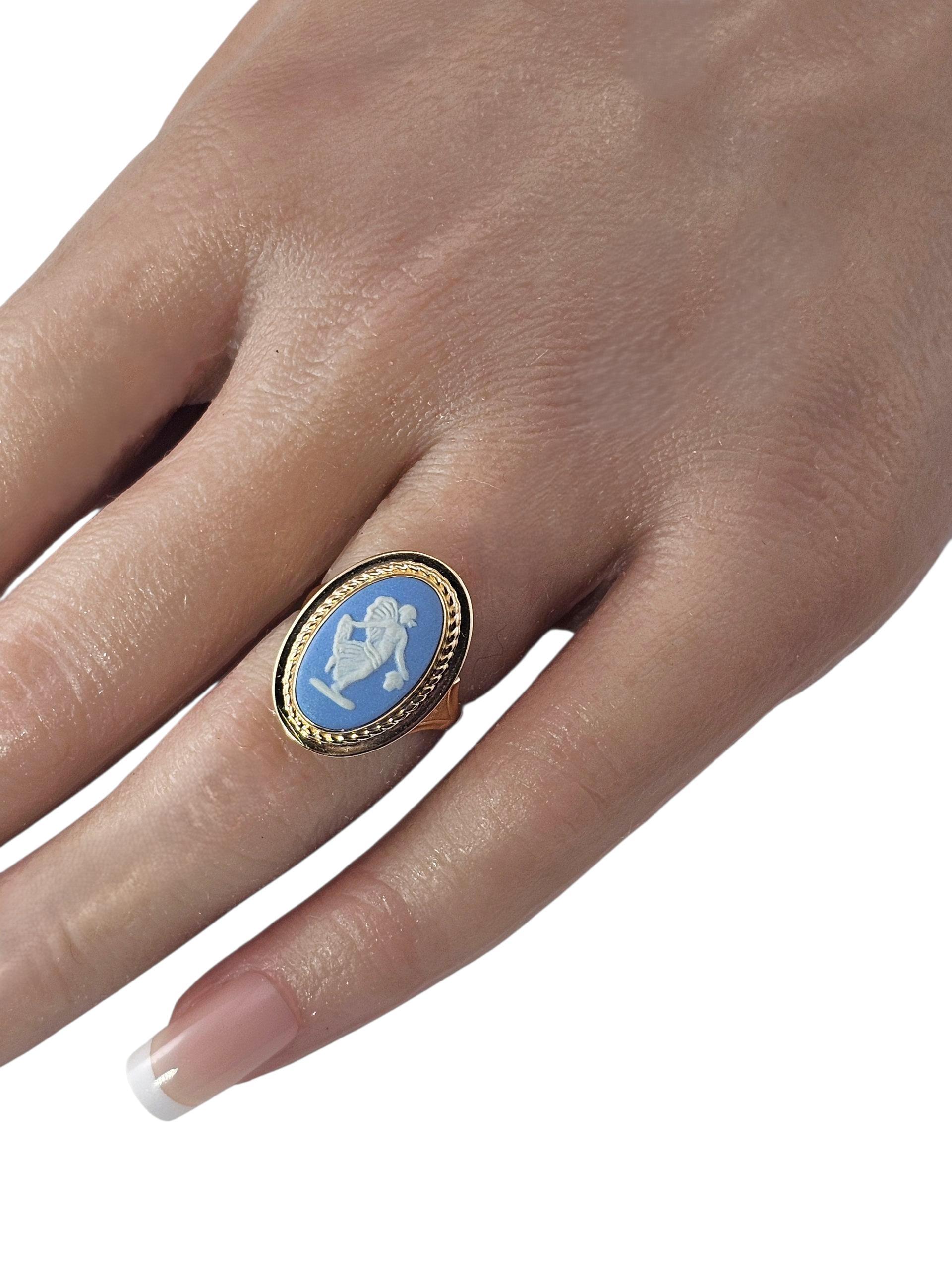 Anillo de oro amarillo de 14 quilates con camafeo de ángel azul Wedgewood #23998 en venta 3