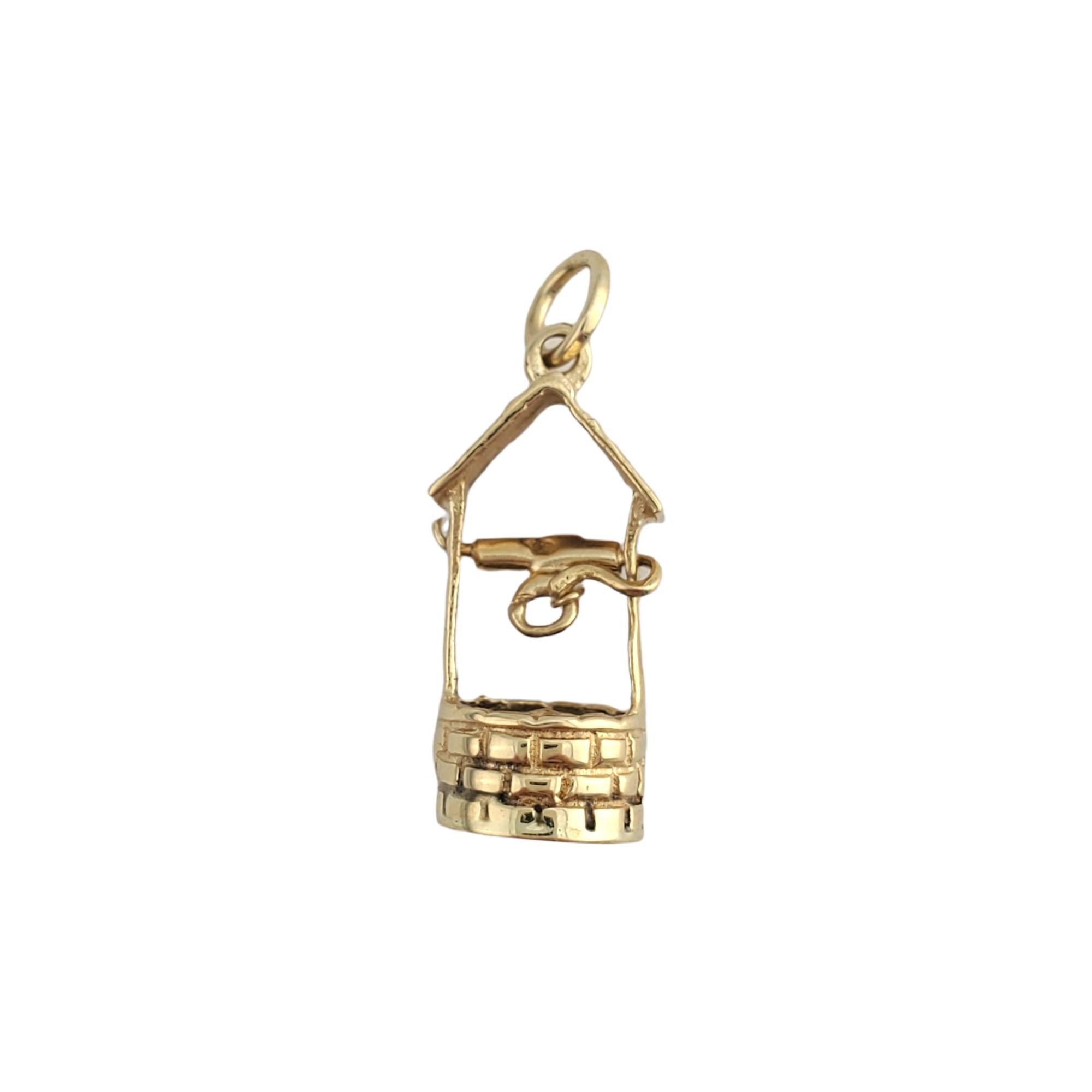 Vintage 14K Yellow Gold Well Charm

Make a wish on this wishing well! 

Meticulously detailed yellow gold well charm featuring chain with no bucket.

Size: 20 mm X 8 mm

Weight: 2.3 g/ 1.4 dwt

Hallmark: 14K

Very good condition, professionally