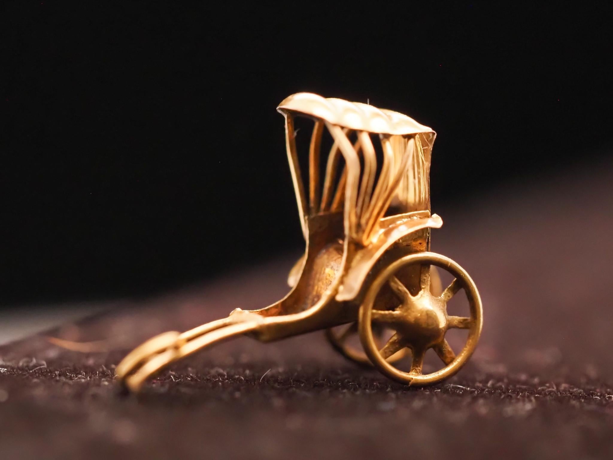 14K Yellow Gold Wheel Carriage Charm Pendant For Sale 2