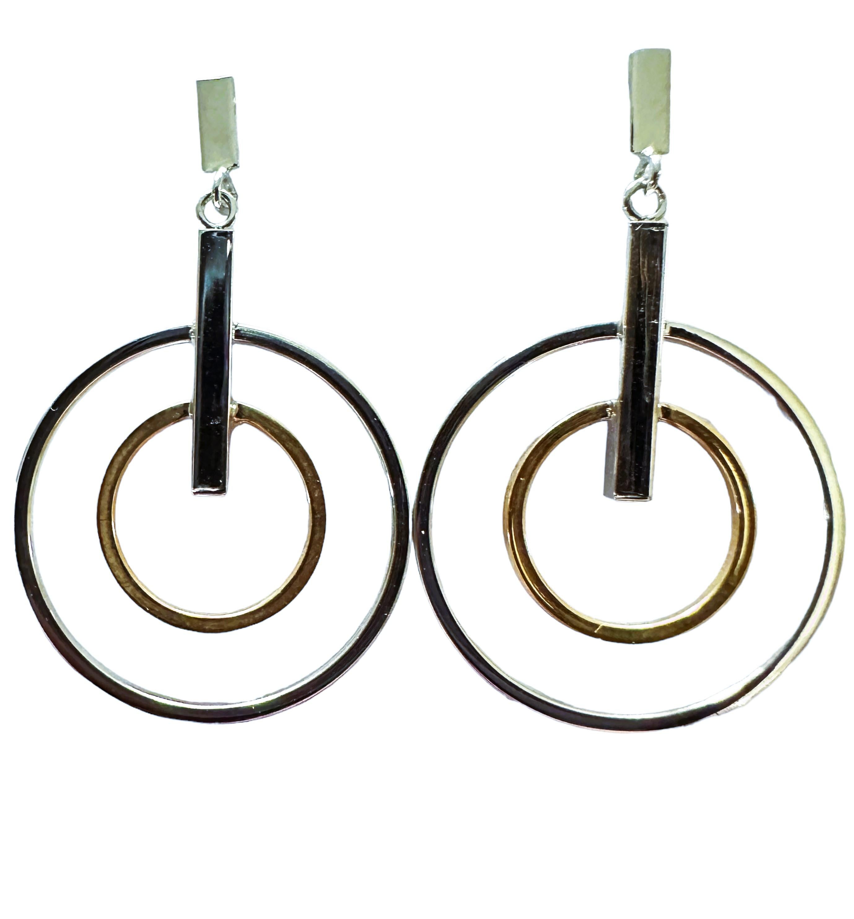 14k Yellow Gold & White Gold Circular Post Earrings In Excellent Condition For Sale In Eagan, MN